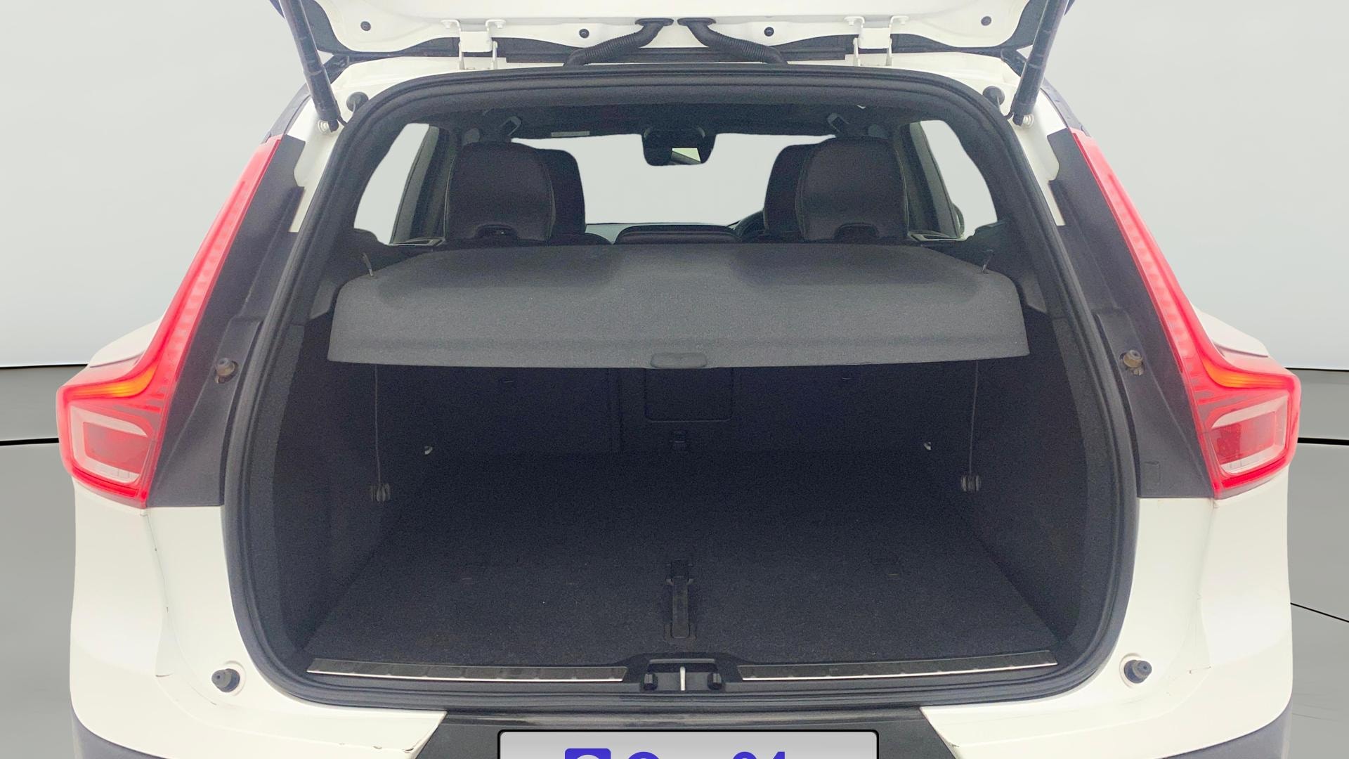 View 2020 Volvo XC40 D4 R-Design Image 42 Used 2020 Volvo XC40 D4 R-Design Image 42