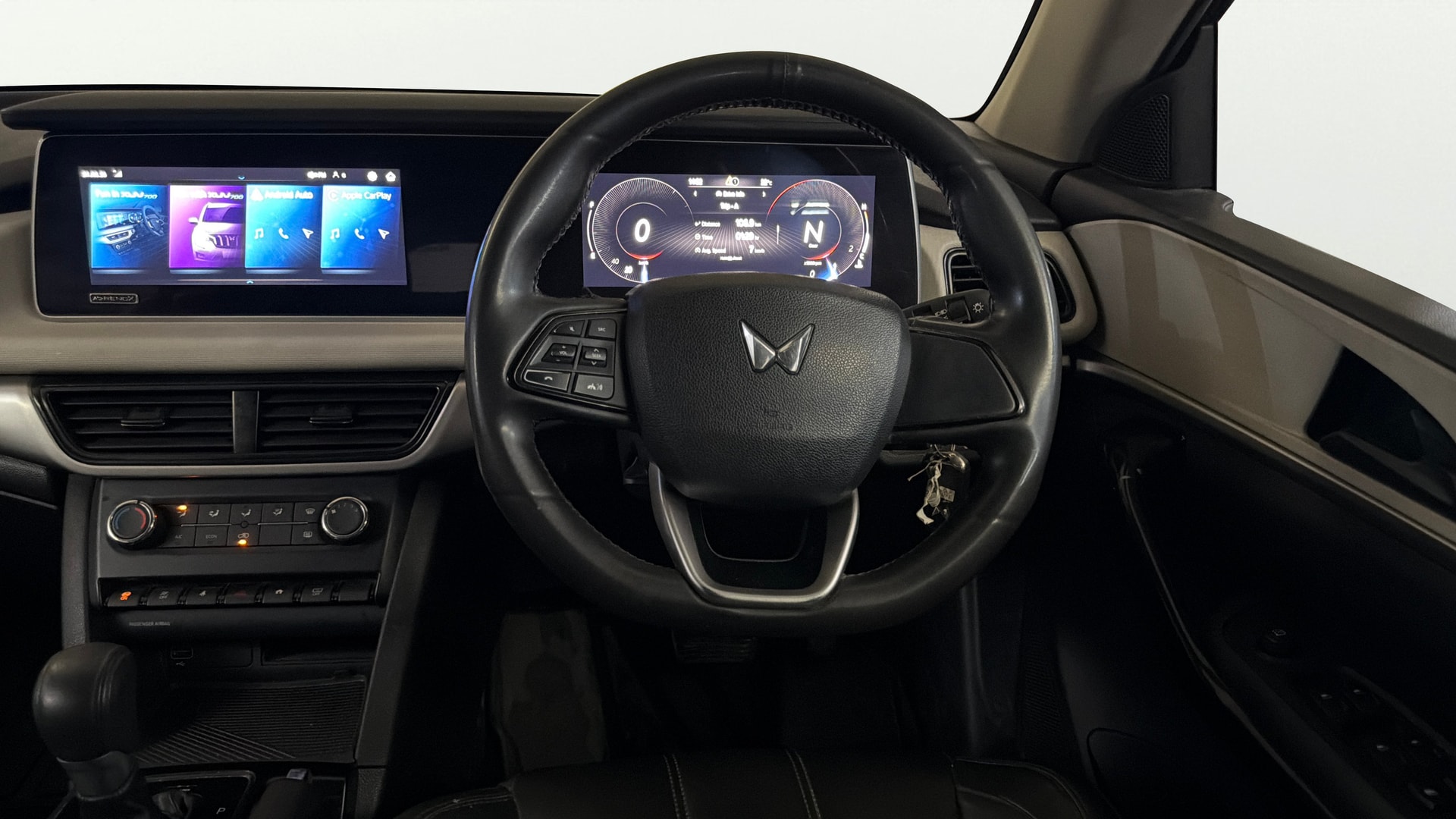 Used 2023 Mahindra XUV700 Used 2023 Mahindra XUV700