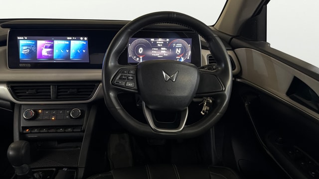 View Mahindra XUV700 Image 20 Used Mahindra XUV700 Image 20