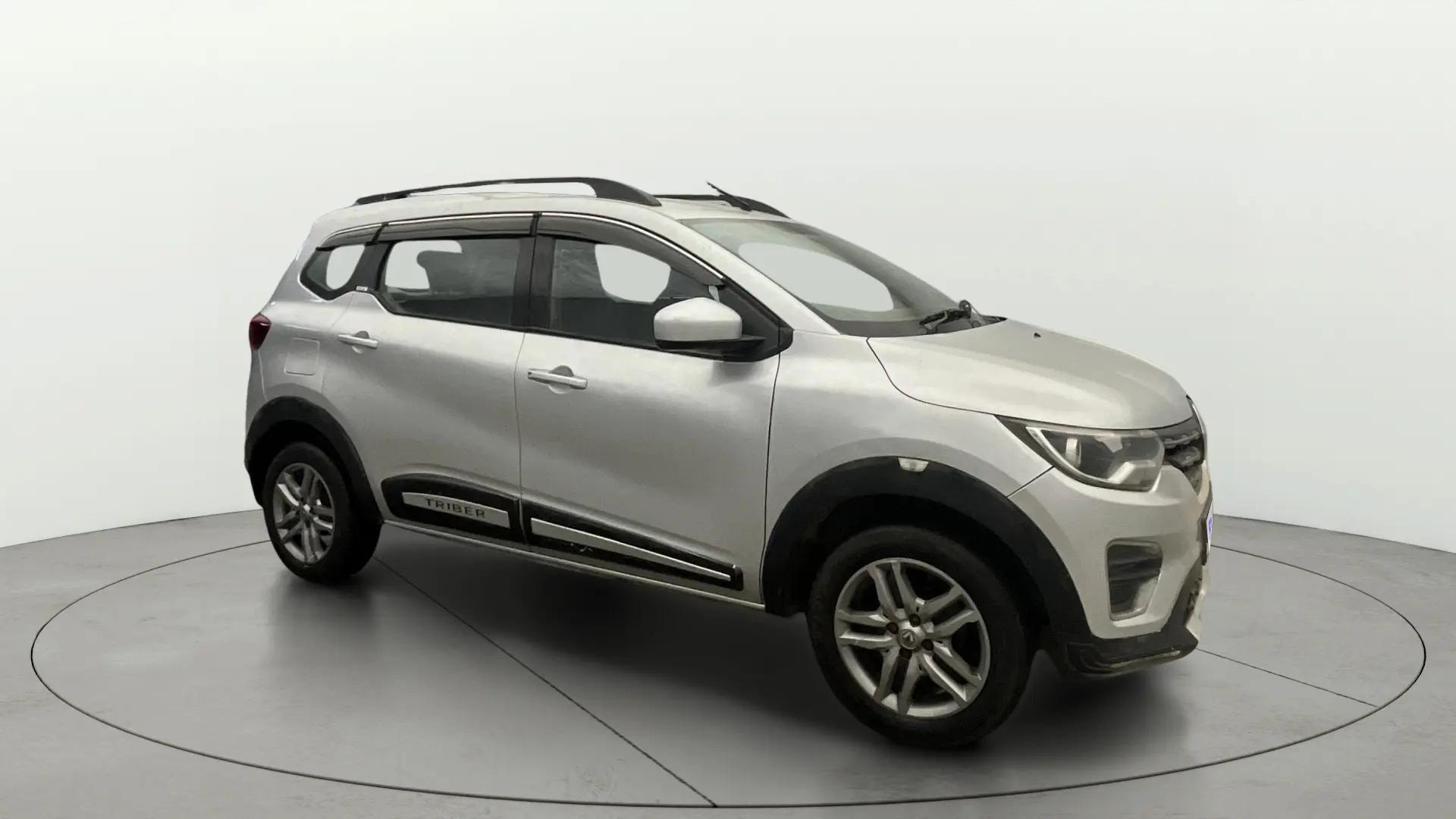 View 2020 Renault Triber RXZ Image 14 Used 2020 Renault Triber RXZ Image 14