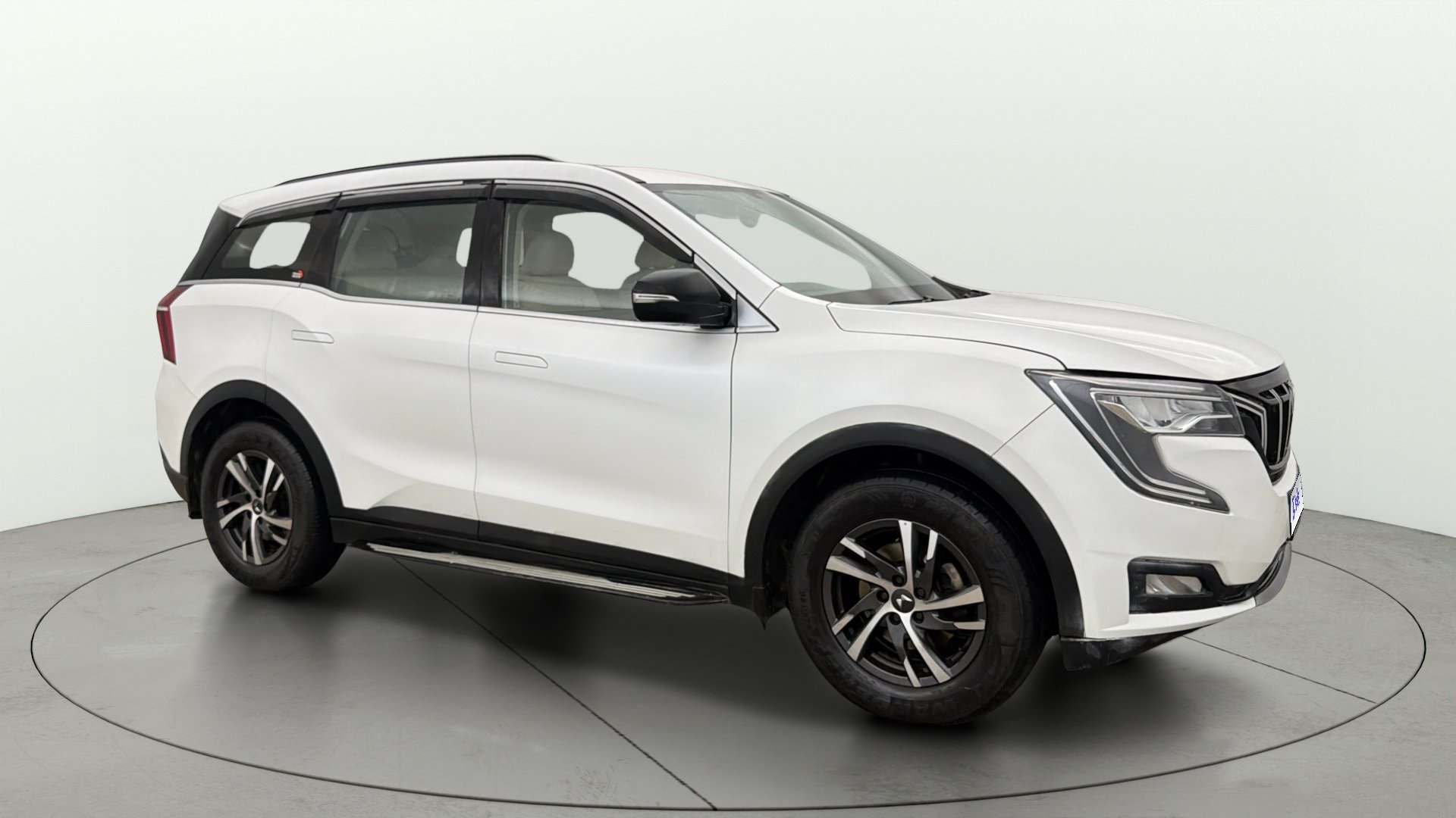View 2022 Mahindra XUV700 MX Petrol 5 STR Image 38 Used 2022 Mahindra XUV700 MX Petrol 5 STR Image 38