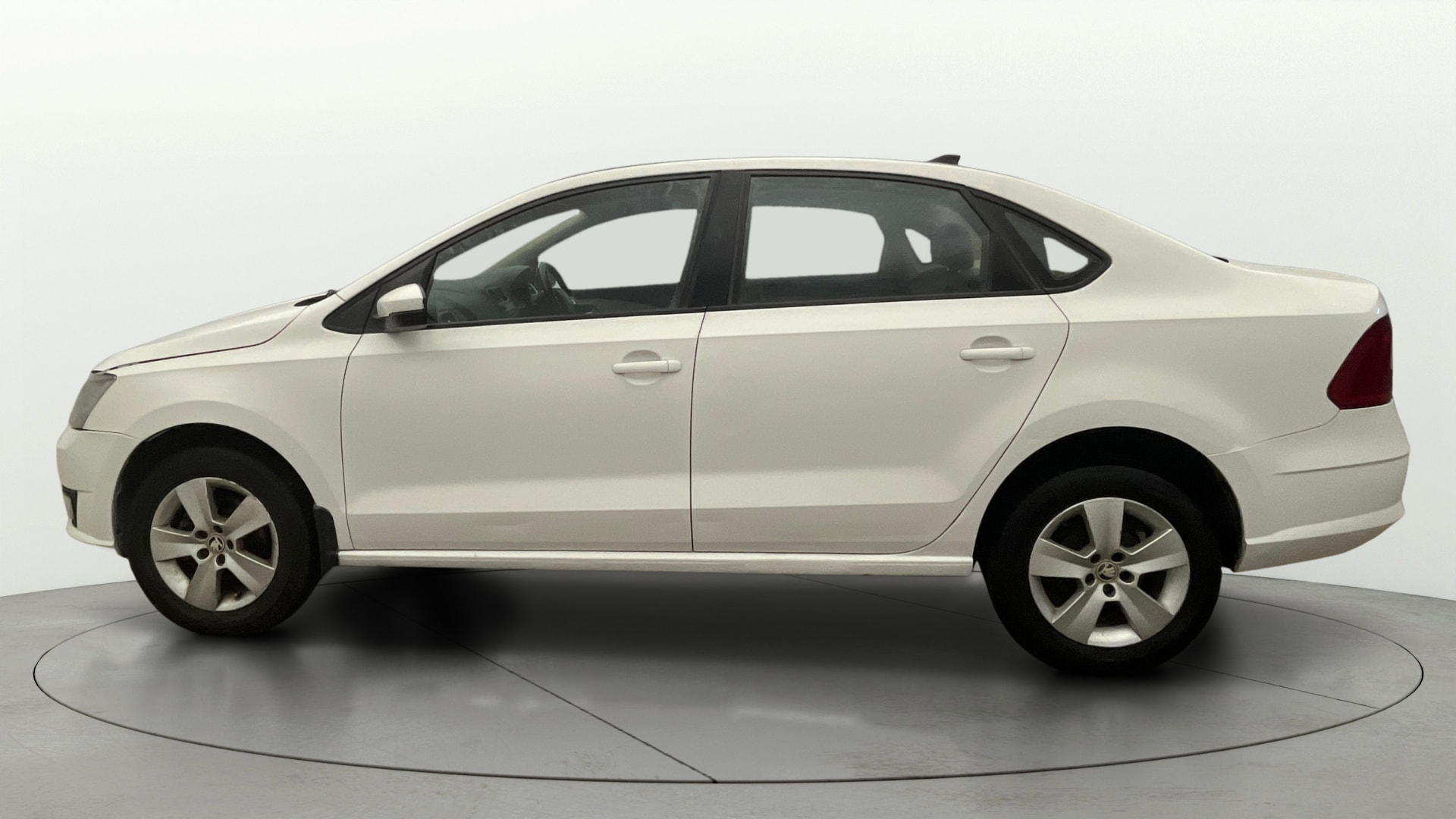 View 2018 Skoda Rapid 1.6 MPI Ambition Petrol BS IV Image 5 Used 2018 Skoda Rapid 1.6 MPI Ambition Petrol BS IV Image 5