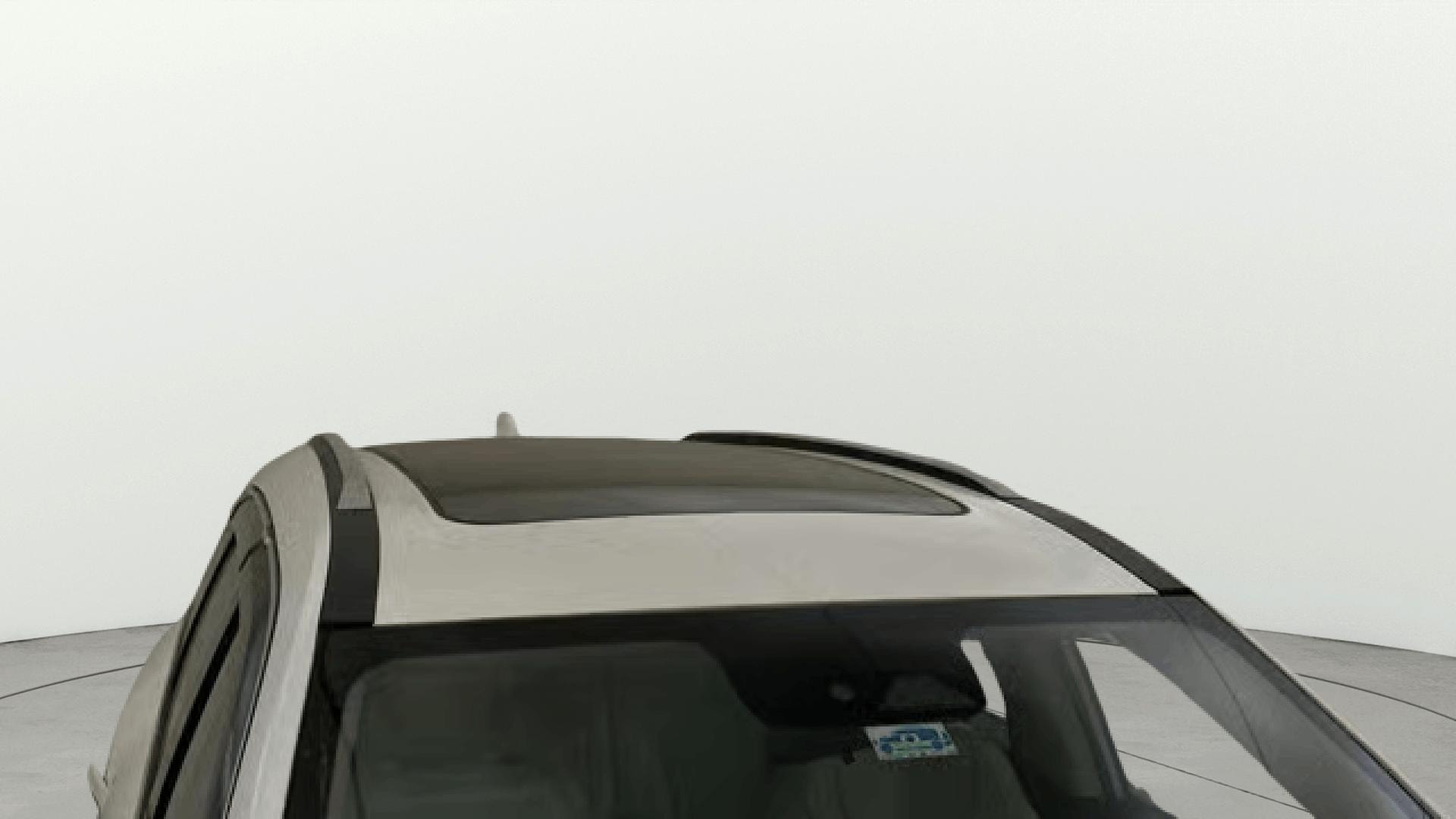View 2023 Mahindra XUV700 MX Petrol 5 STR Image 5 Used 2023 Mahindra XUV700 MX Petrol 5 STR Image 5