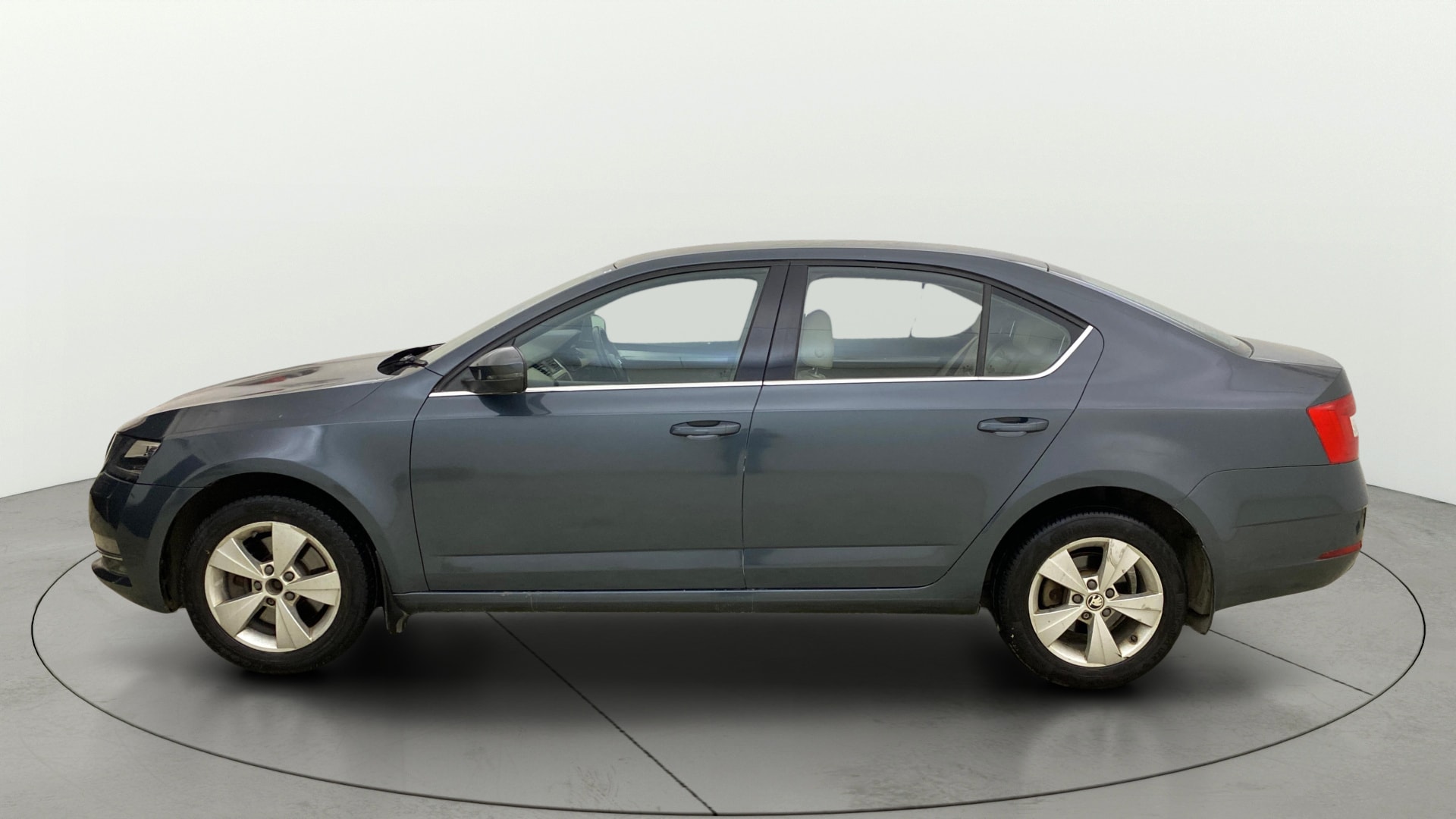 View 2018 Skoda Octavia 1.8 Style TSI AT Image 5 Used 2018 Skoda Octavia 1.8 Style TSI AT Image 5