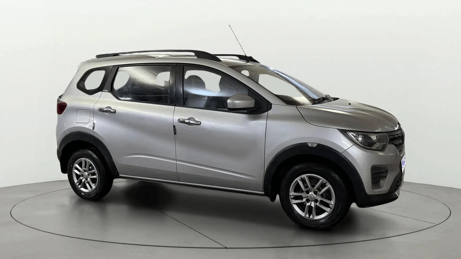 View 2019 Renault Triber RXT Image 14 Used 2019 Renault Triber RXT Image 14