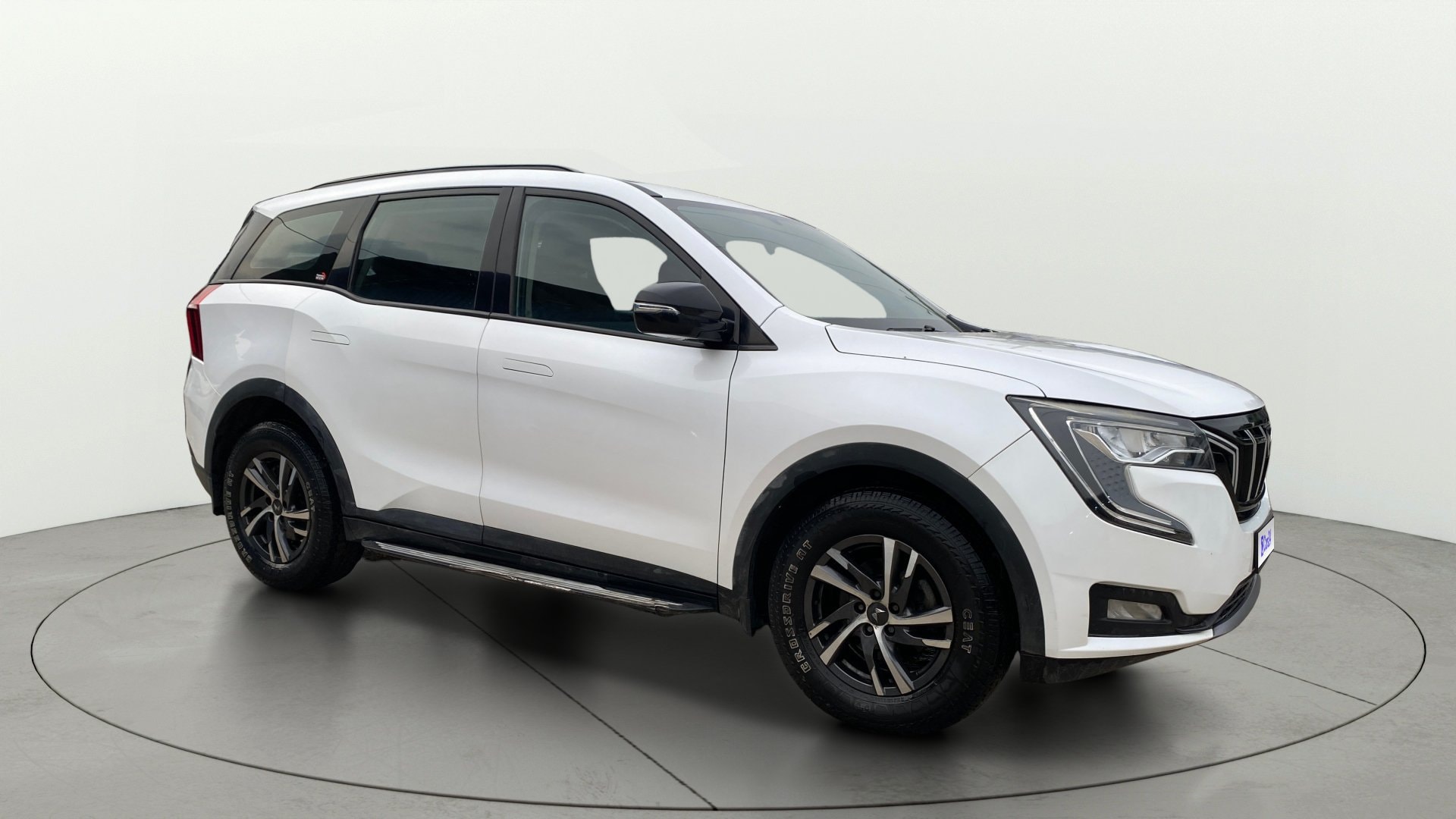 View 2022 Mahindra XUV700 MX Petrol 5 STR Image 22 Used 2022 Mahindra XUV700 MX Petrol 5 STR Image 22