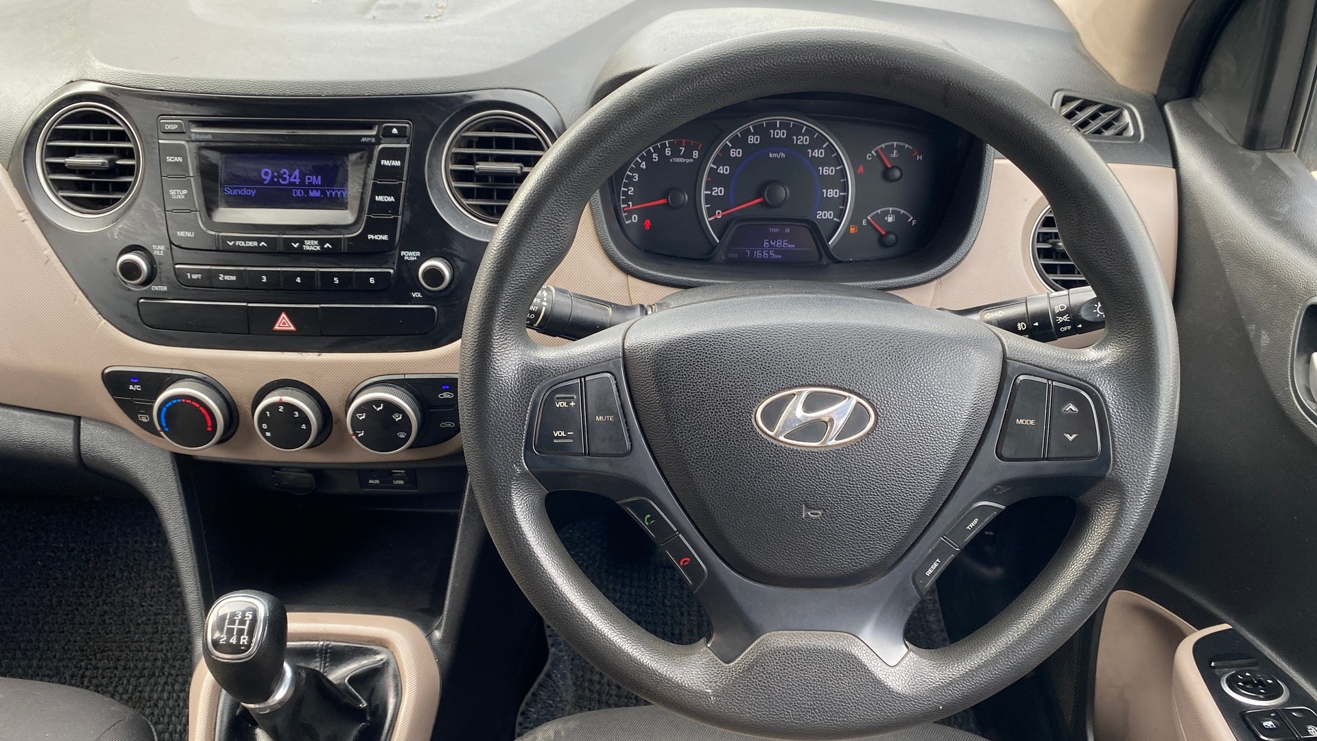 View 2015 Hyundai Grand i10 Sportz 1.2 Kappa Image 20 Used 2015 Hyundai Grand i10 Sportz 1.2 Kappa Image 20
