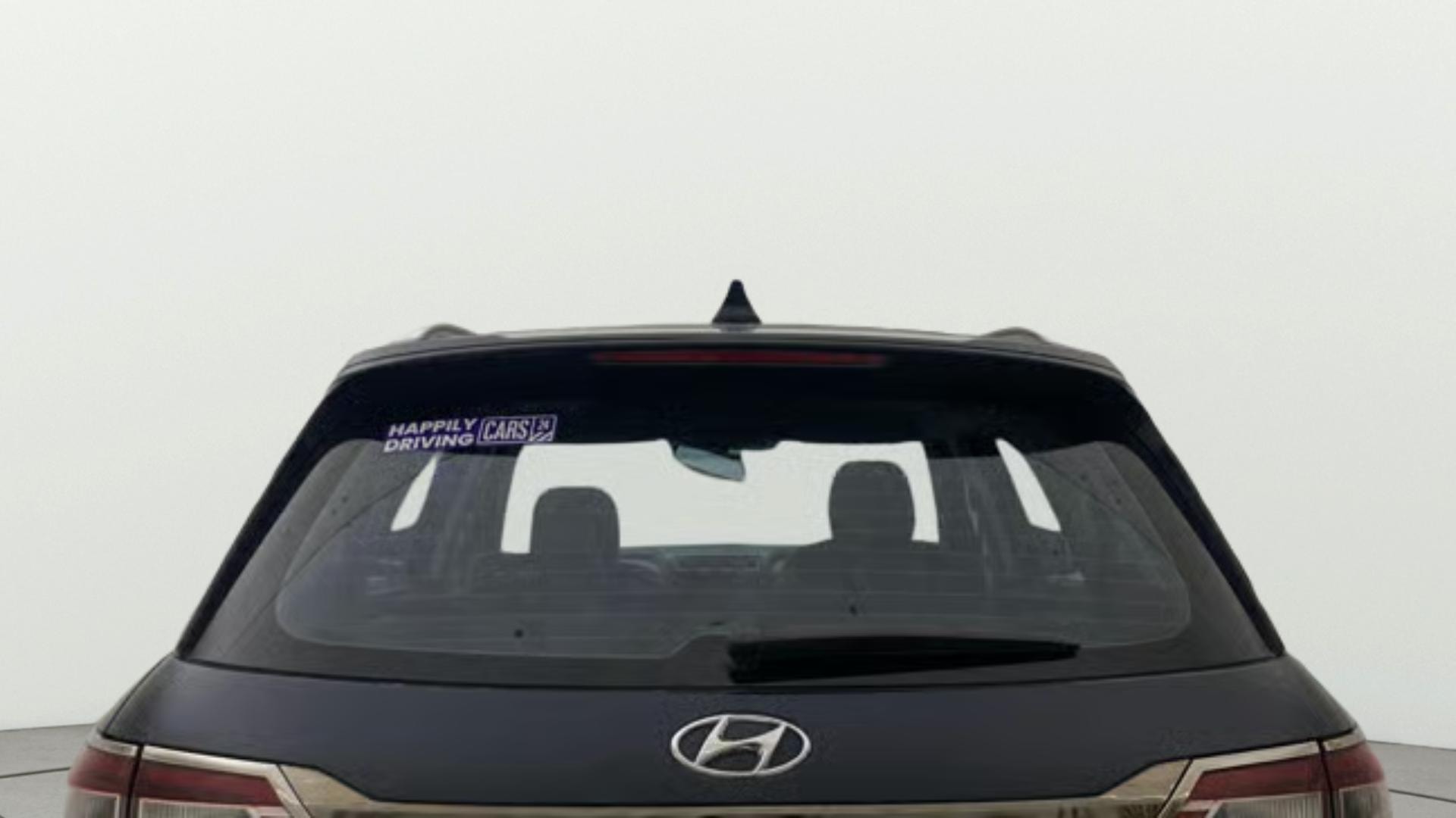 View 2022 Hyundai Alcazar Prestige 6 Seater MT Petrol Image 3 Used 2022 Hyundai Alcazar Prestige 6 Seater MT Petrol Image 3