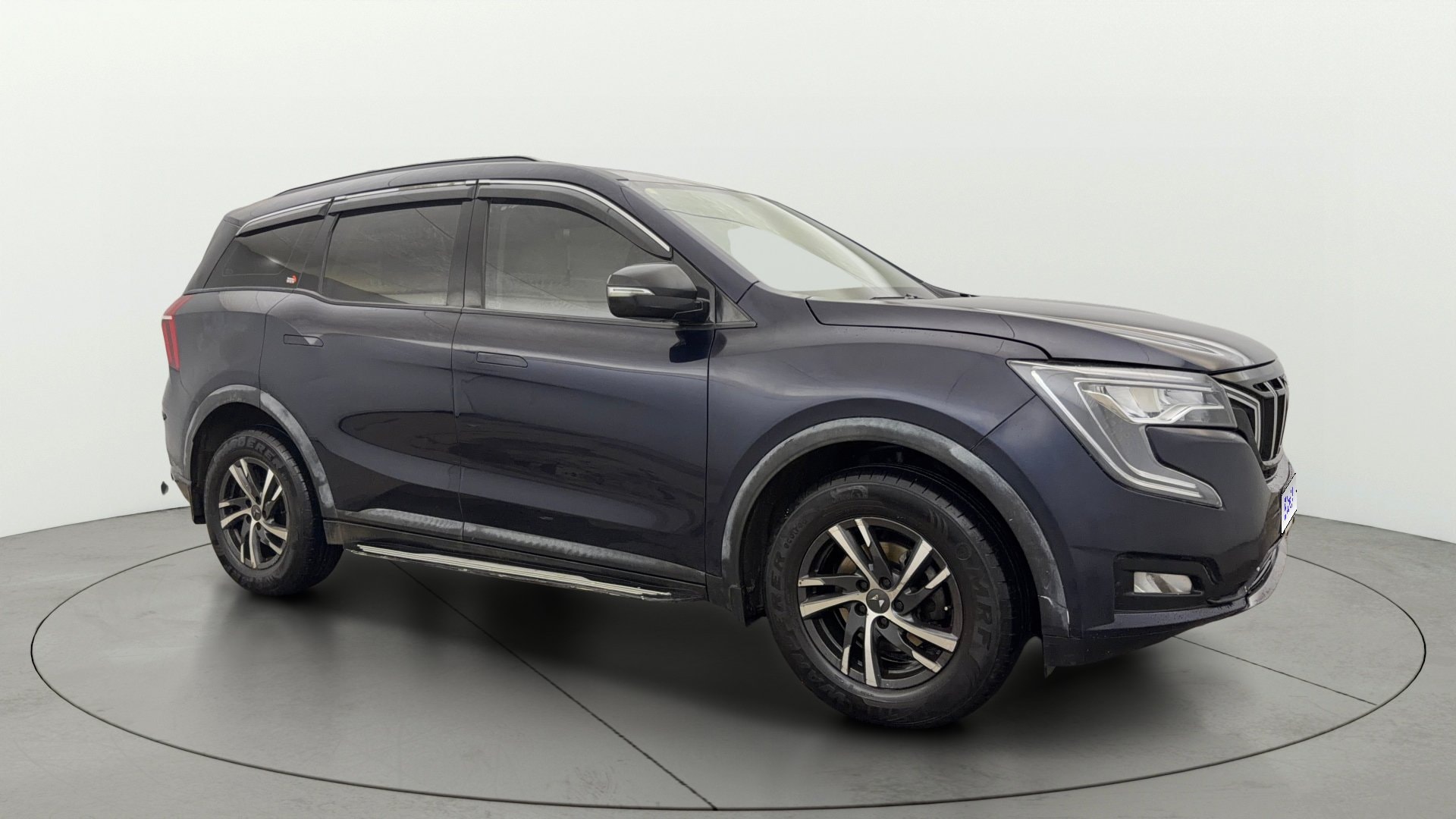View 2022 Mahindra XUV700 MX Petrol 5 STR Image 21 Used 2022 Mahindra XUV700 MX Petrol 5 STR Image 21