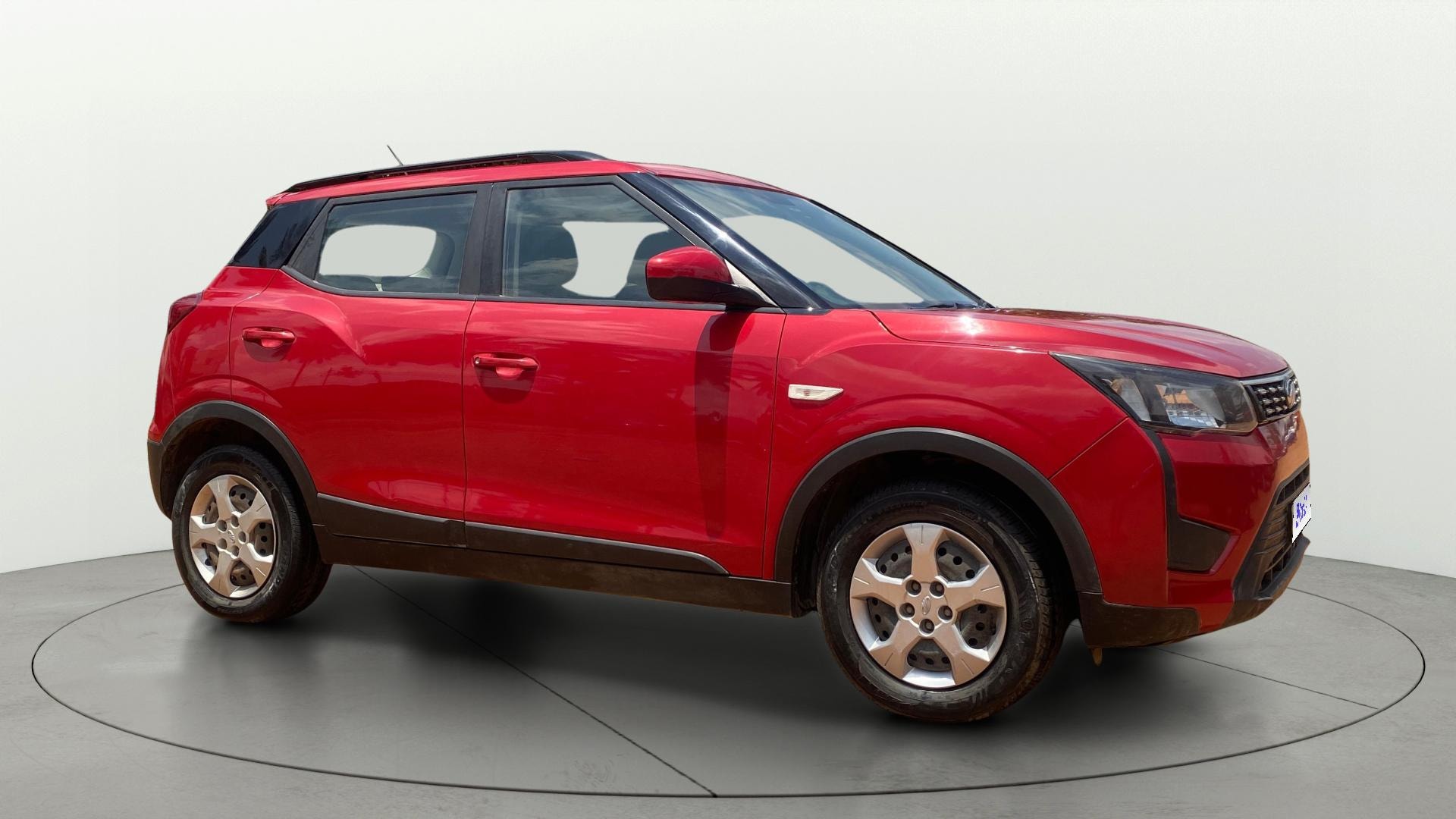 View 2019 Mahindra XUV300 W4 Petrol BS IV Image 36 Used 2019 Mahindra XUV300 W4 Petrol BS IV Image 36