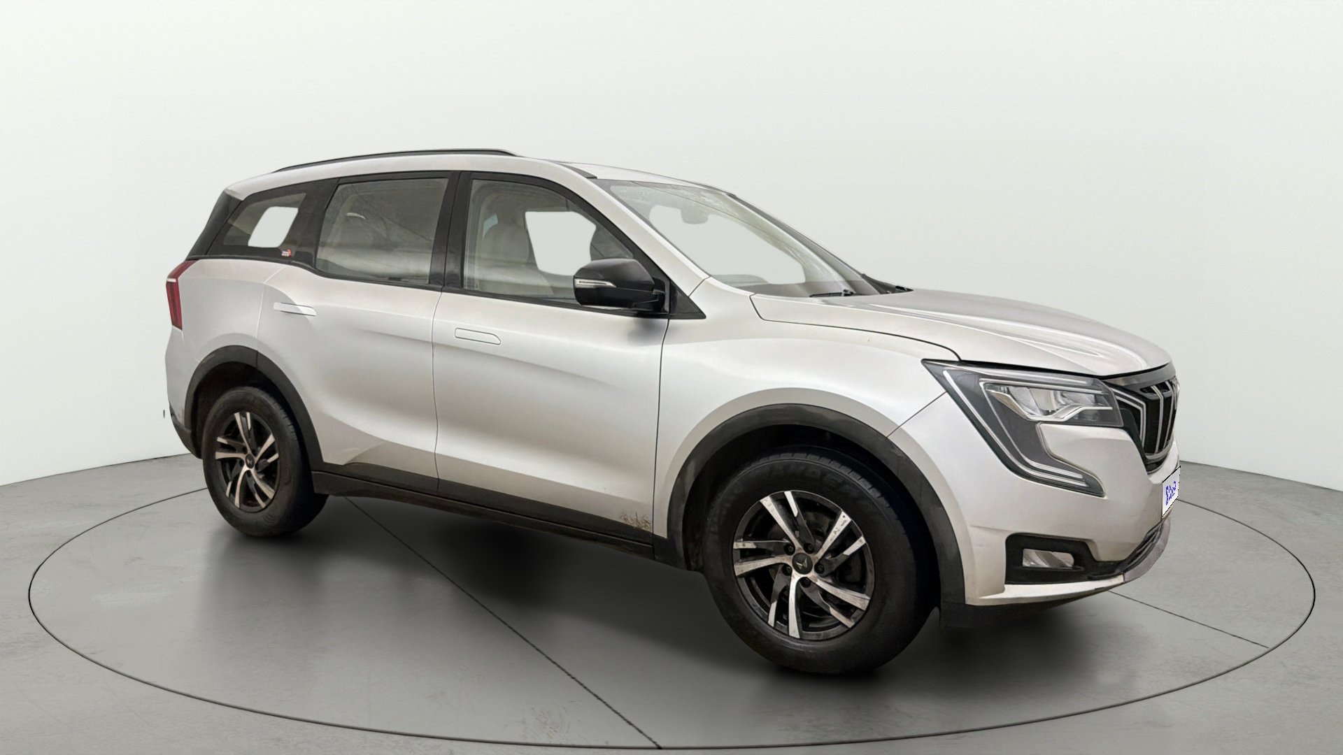 View 2022 Mahindra XUV700 MX Petrol 5 STR Image 21 Used 2022 Mahindra XUV700 MX Petrol 5 STR Image 21