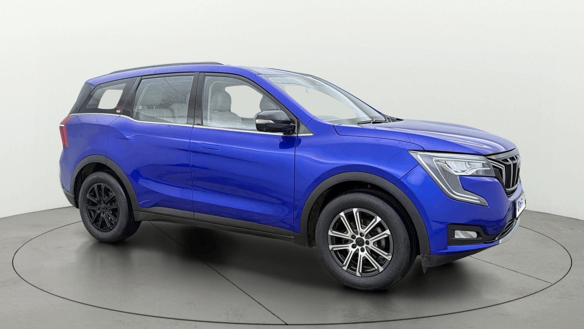 View 2022 Mahindra XUV700 MX Petrol 5 STR Image 22 Used 2022 Mahindra XUV700 MX Petrol 5 STR Image 22