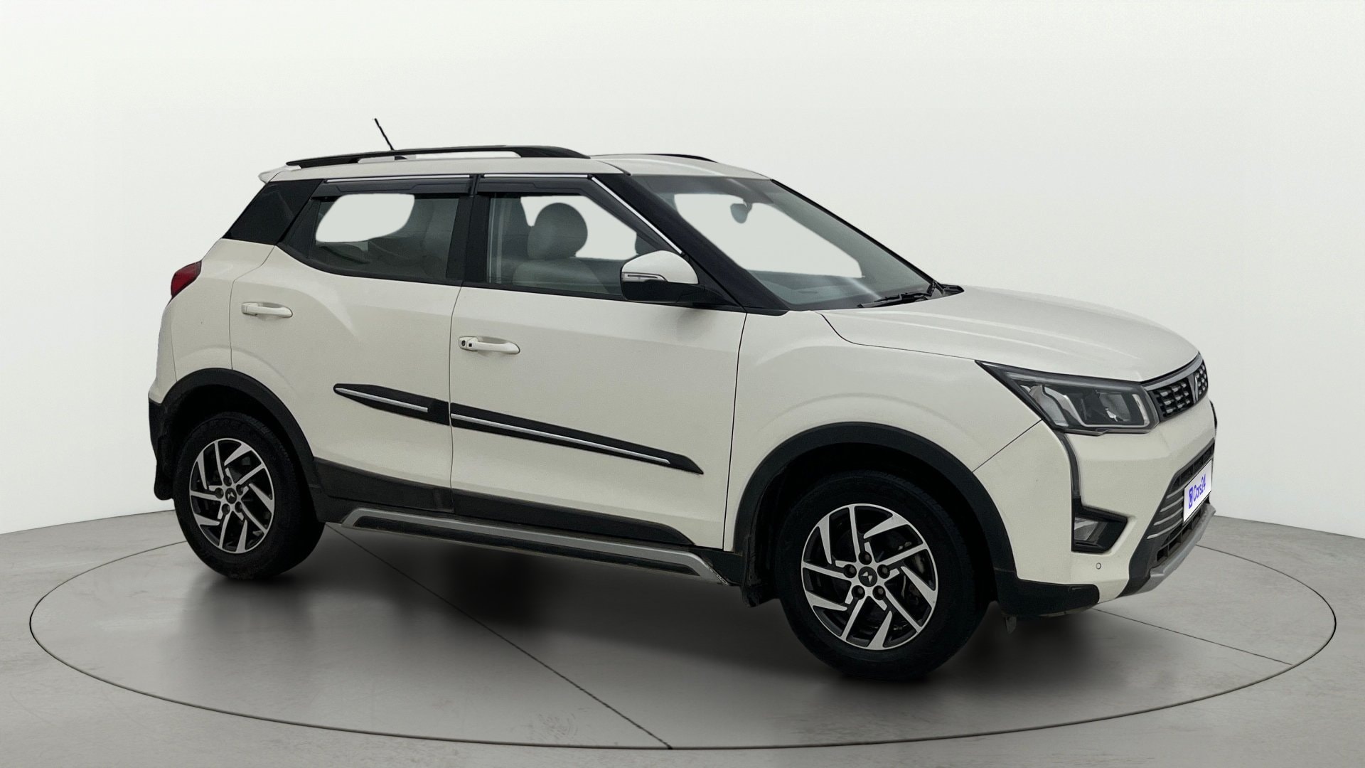 View 2023 Mahindra XUV300 W4 Petrol BS IV Image 23 Used 2023 Mahindra XUV300 W4 Petrol BS IV Image 23