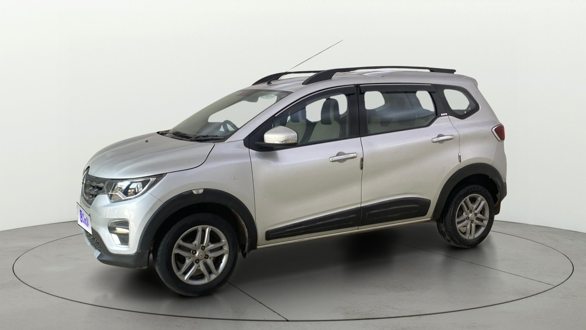 View 2020 Renault Triber RXZ AMT Image 22 Used 2020 Renault Triber RXZ AMT Image 22