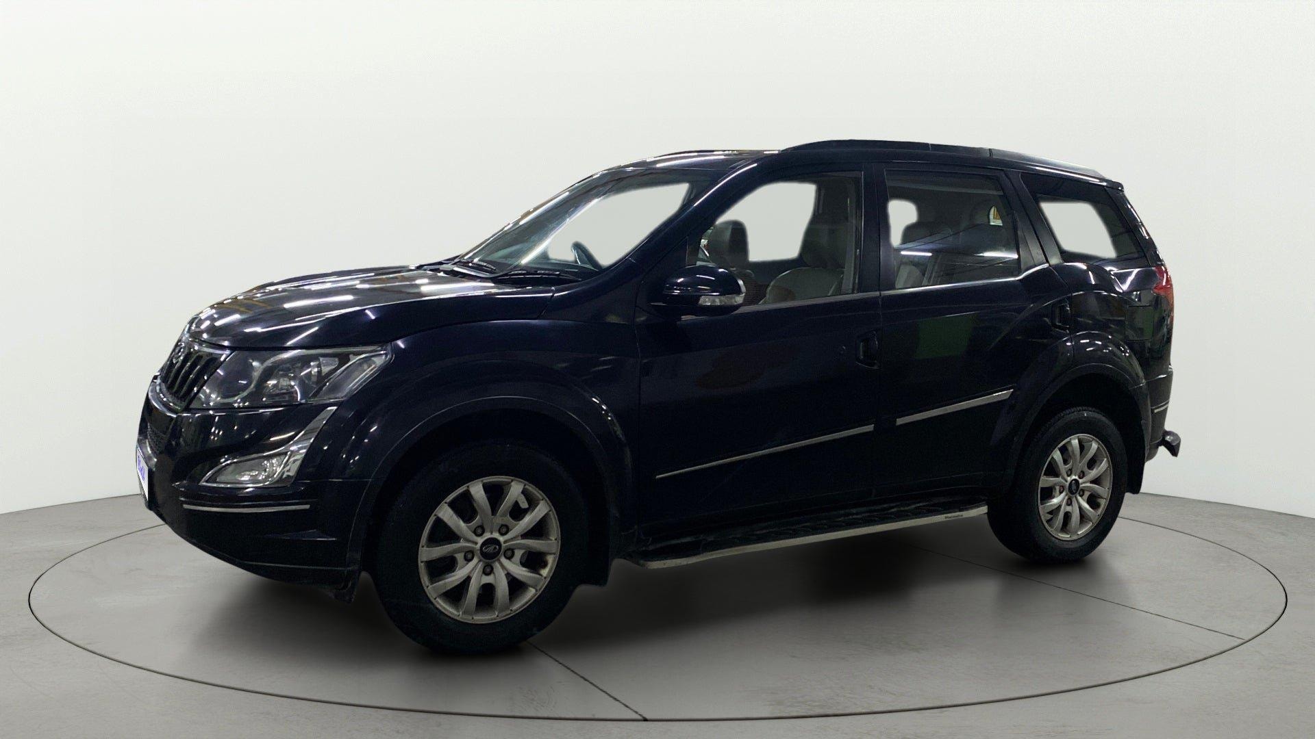 View 2017 Mahindra XUV500 W9 AT Image 23 Used 2017 Mahindra XUV500 W9 AT Image 23