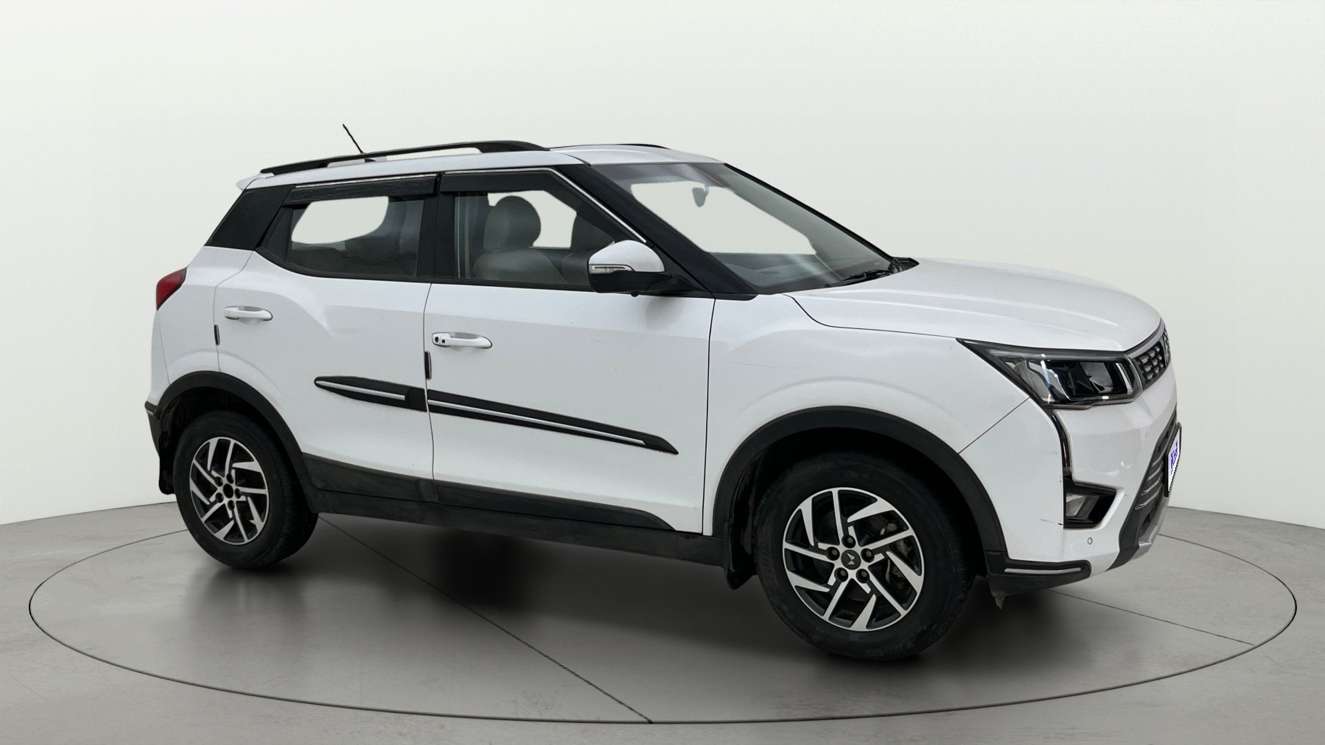 View 2024 Mahindra XUV300 W4 Petrol BS IV Image 23 Used 2024 Mahindra XUV300 W4 Petrol BS IV Image 23