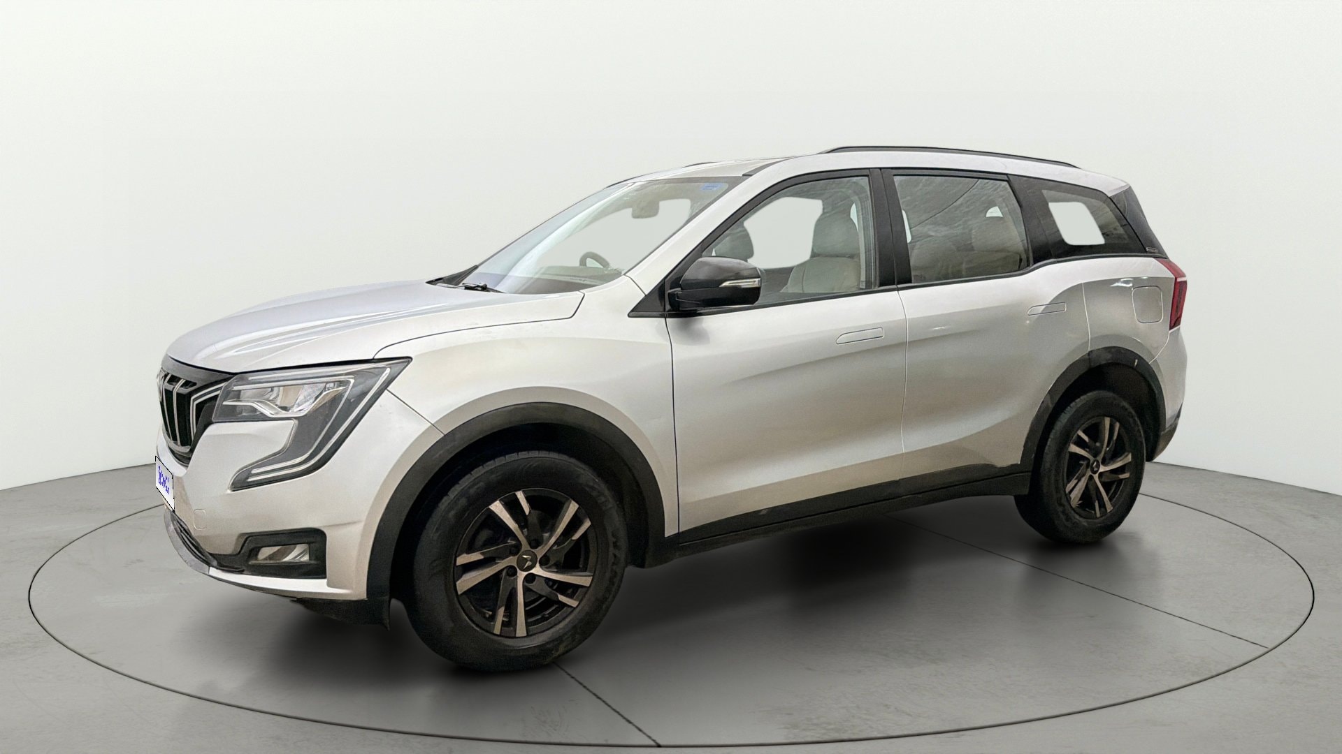 View 2022 Mahindra XUV700 MX Petrol 5 STR Image 36 Used 2022 Mahindra XUV700 MX Petrol 5 STR Image 36