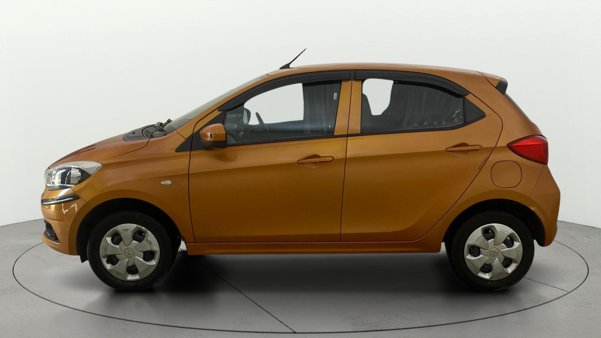 View 2018 Tata Tiago Revotorq XB Image 5 Used 2018 Tata Tiago Revotorq XB Image 5