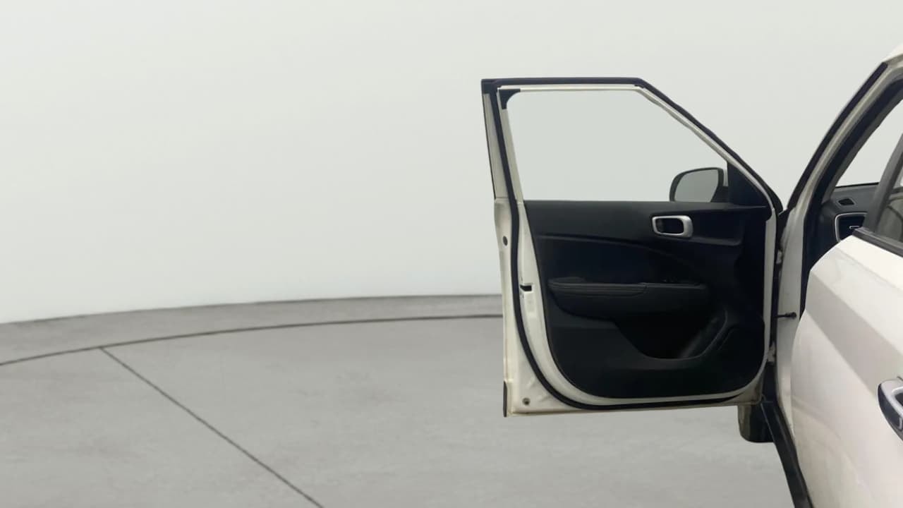 View 2019 Hyundai Venue E 1.2 Petrol BS IV Image 33 Used 2019 Hyundai Venue E 1.2 Petrol BS IV Image 33