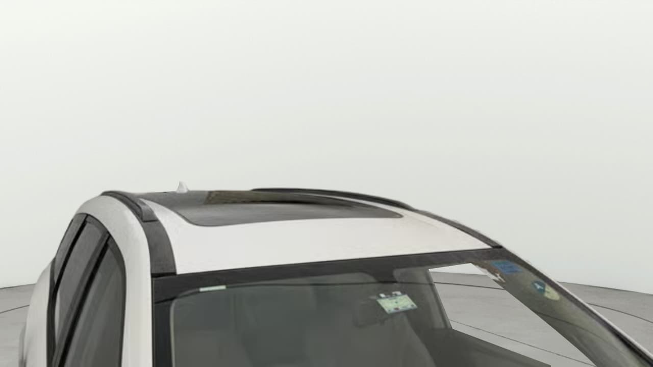 View 2022 Mahindra XUV700 MX Petrol 5 STR Image 4 Used 2022 Mahindra XUV700 MX Petrol 5 STR Image 4