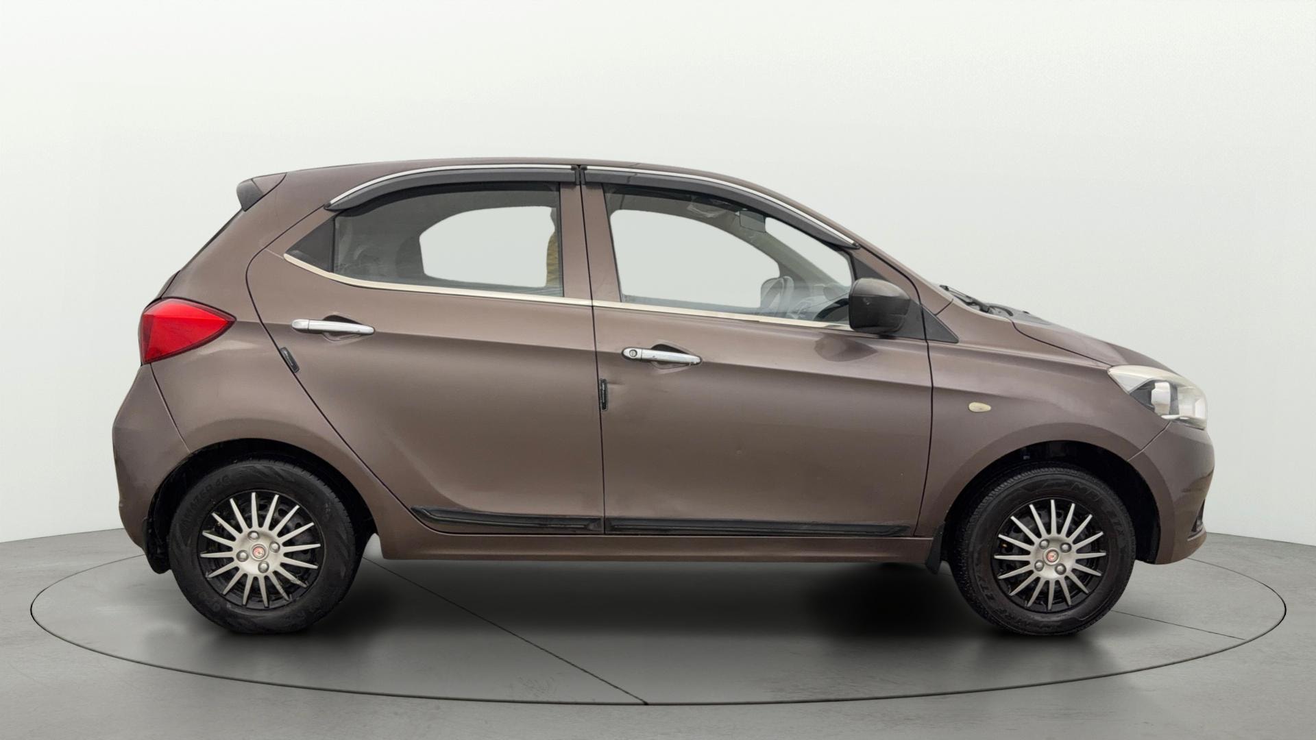 View 2017 Tata Tiago Revotorq XB Image 8 Used 2017 Tata Tiago Revotorq XB Image 8