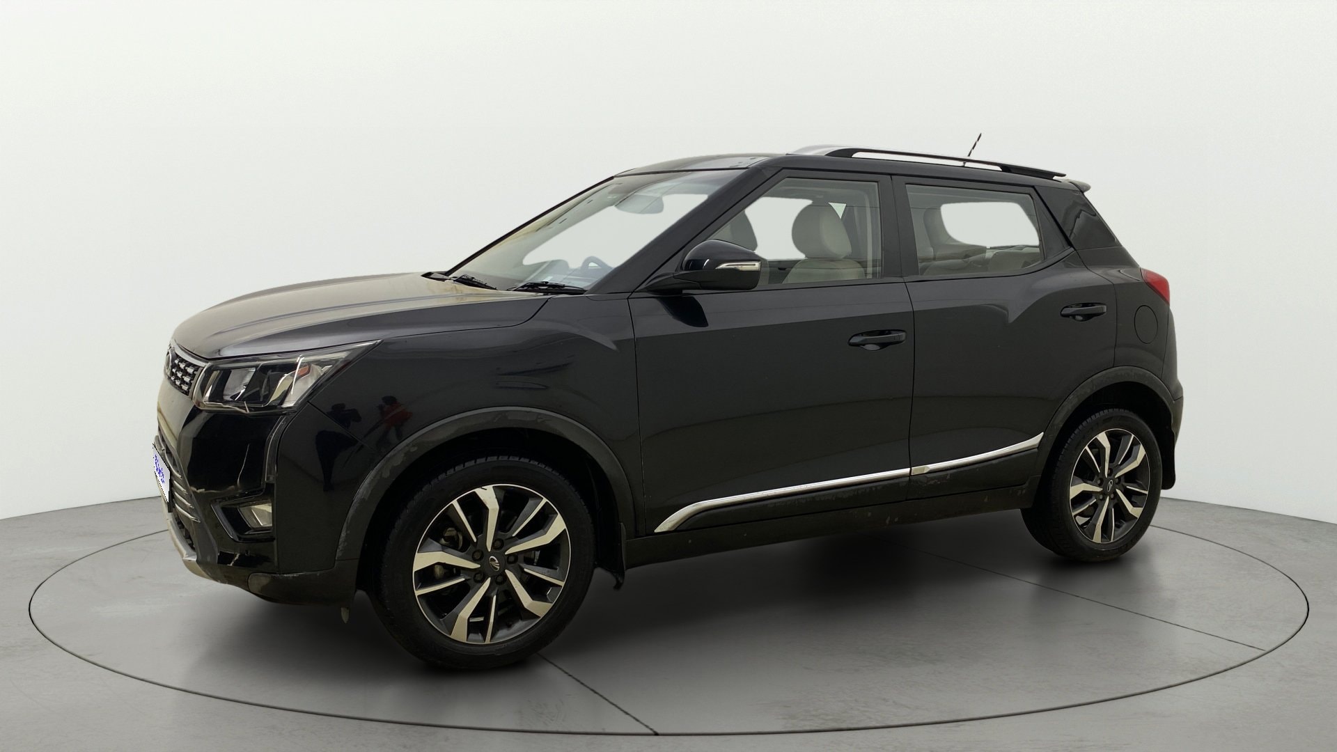 View 2019 Mahindra XUV300 W4 Petrol BS IV Image 22 Used 2019 Mahindra XUV300 W4 Petrol BS IV Image 22