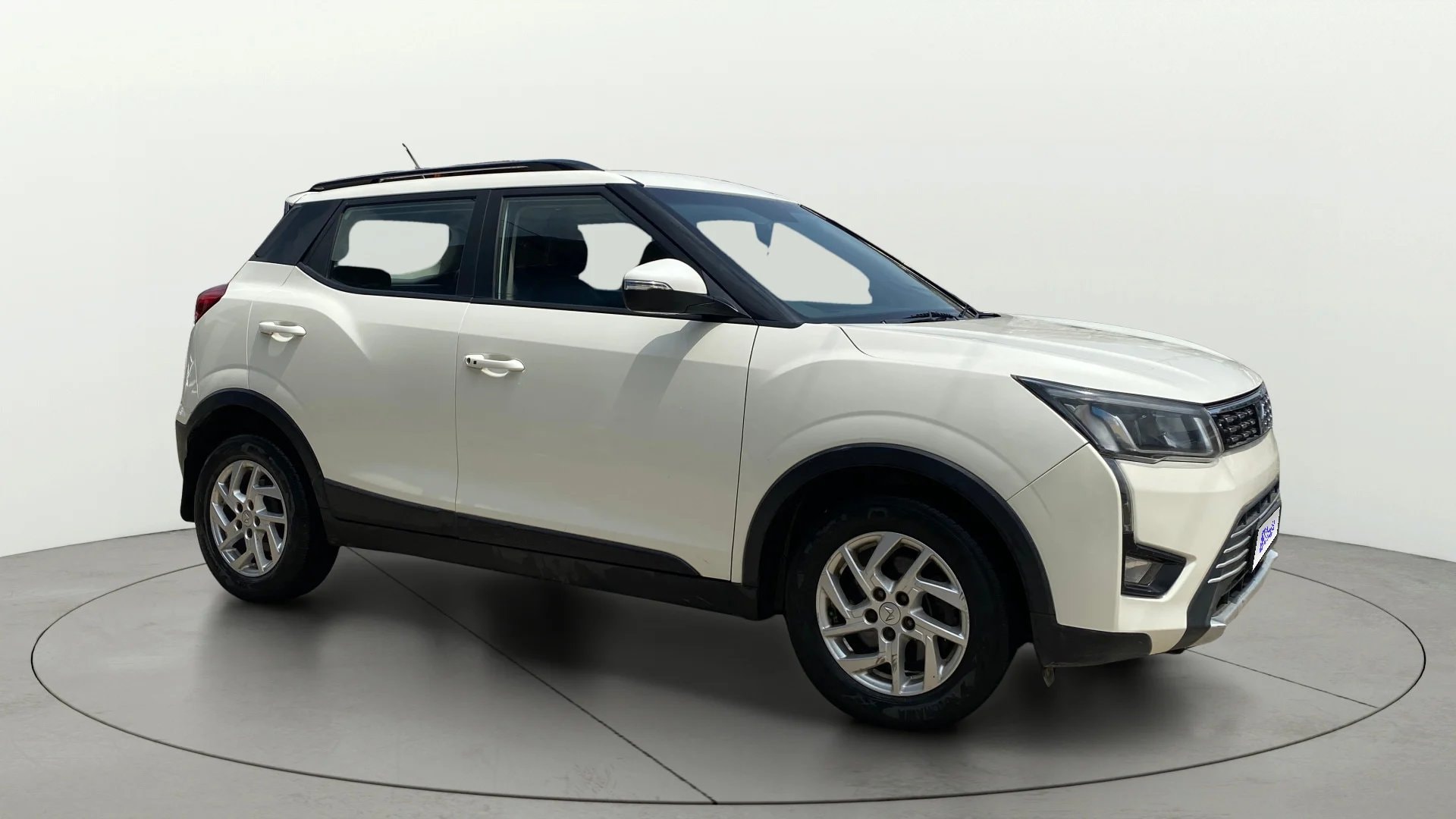 View 2023 Mahindra XUV300 W4 Petrol BS IV Image 14 Used 2023 Mahindra XUV300 W4 Petrol BS IV Image 14