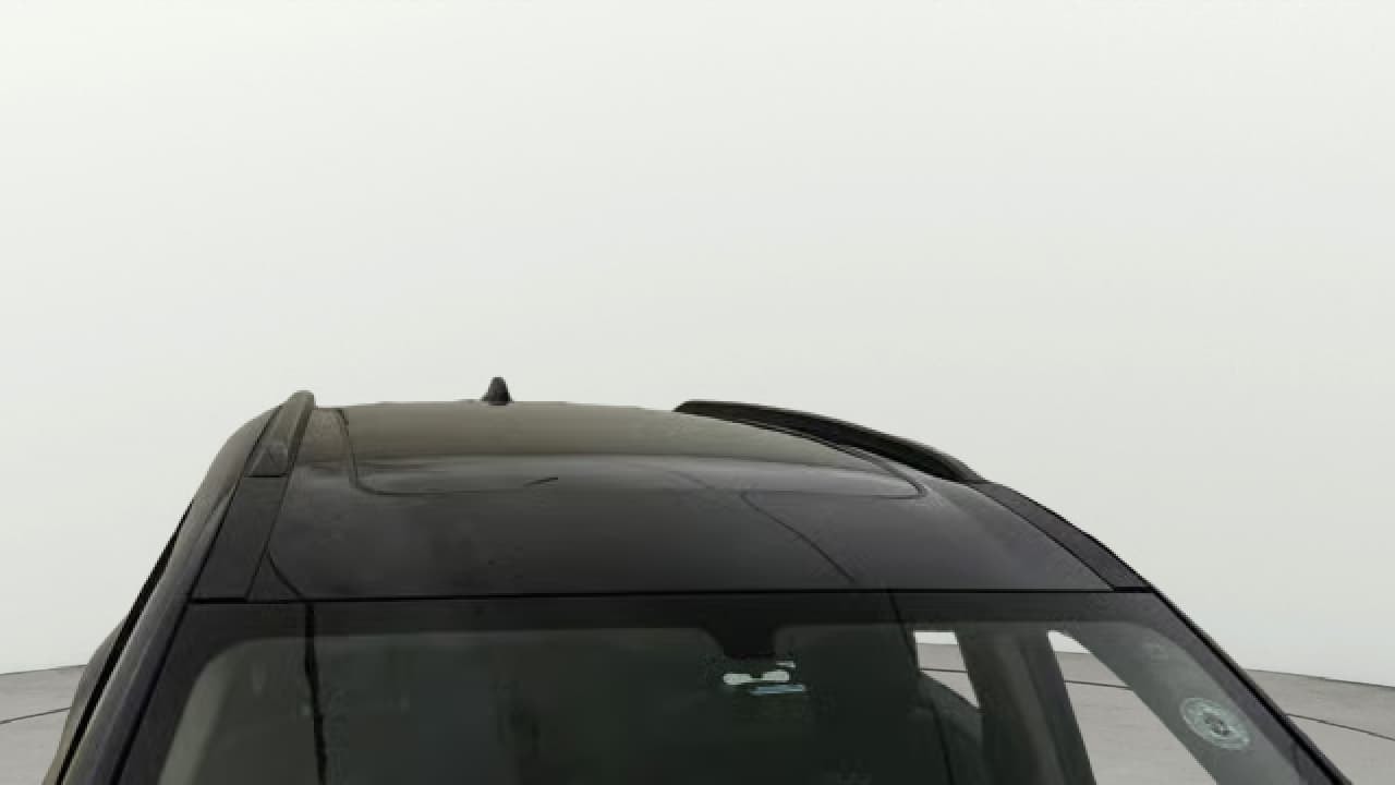 View 2023 Mahindra XUV700 MX Petrol 5 STR Image 6 Used 2023 Mahindra XUV700 MX Petrol 5 STR Image 6