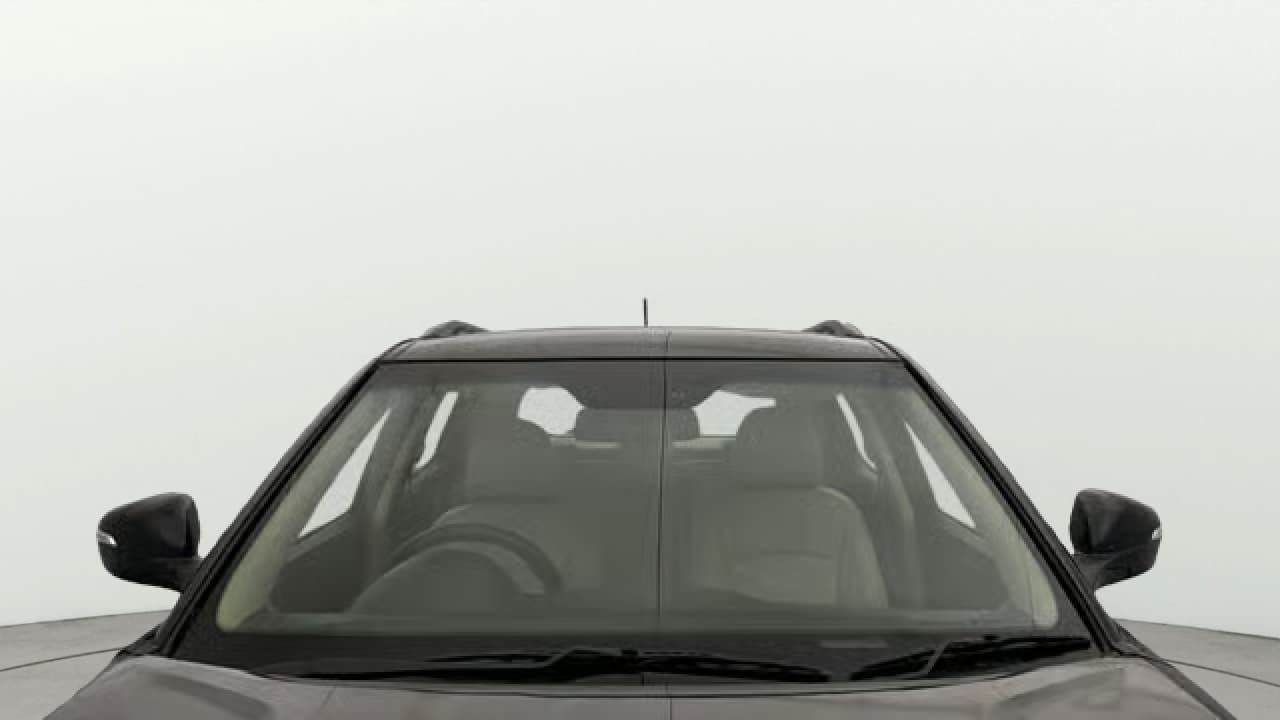 View 2021 Mahindra XUV300 W4 Petrol BS IV Image 38 Used 2021 Mahindra XUV300 W4 Petrol BS IV Image 38