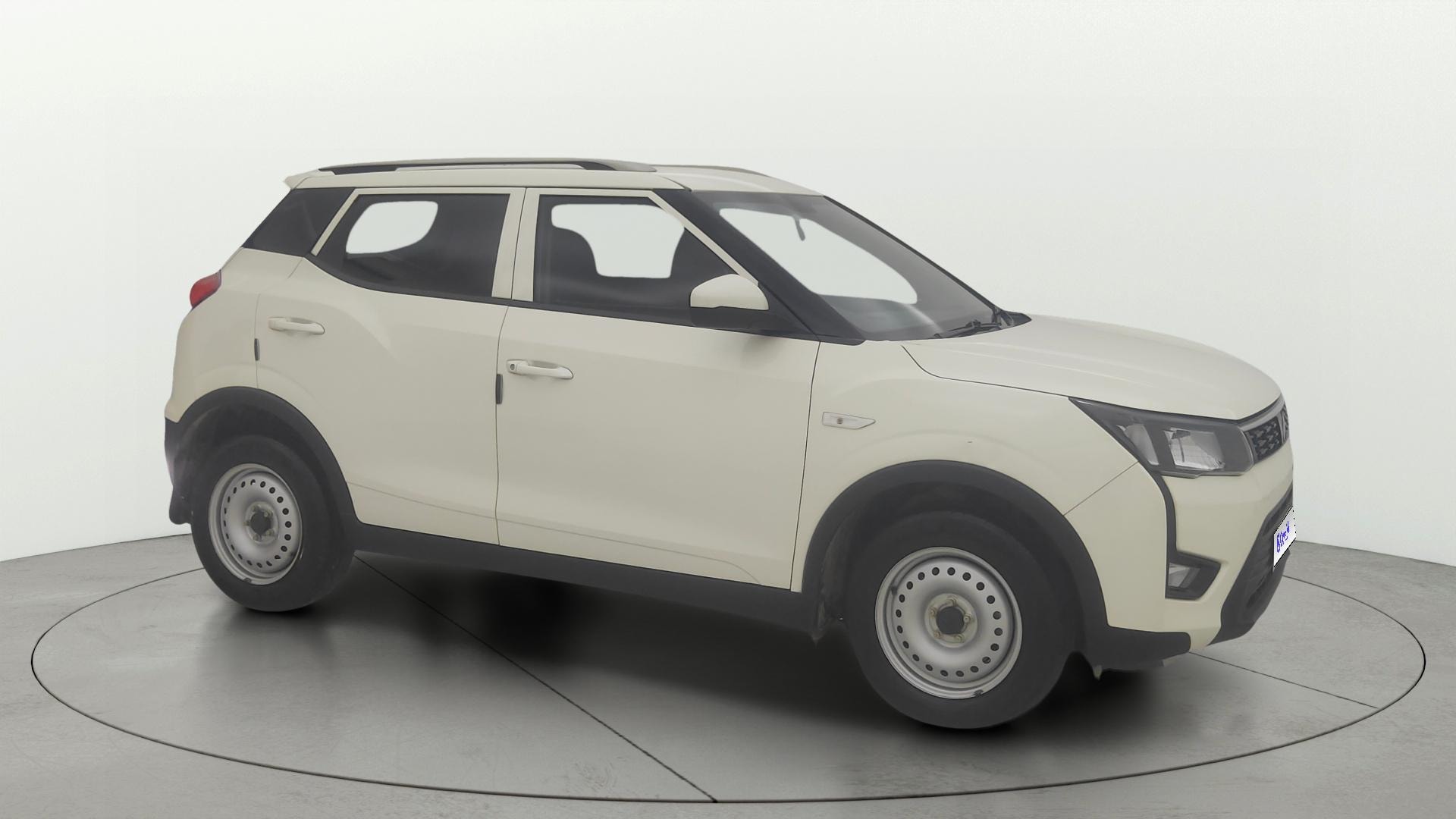 View 2023 Mahindra XUV300 W4 Petrol BS IV Image 21 Used 2023 Mahindra XUV300 W4 Petrol BS IV Image 21