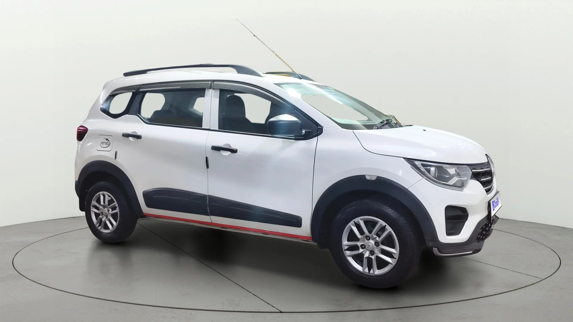 View 2022 Renault Triber RXE Image 22 Used 2022 Renault Triber RXE Image 22