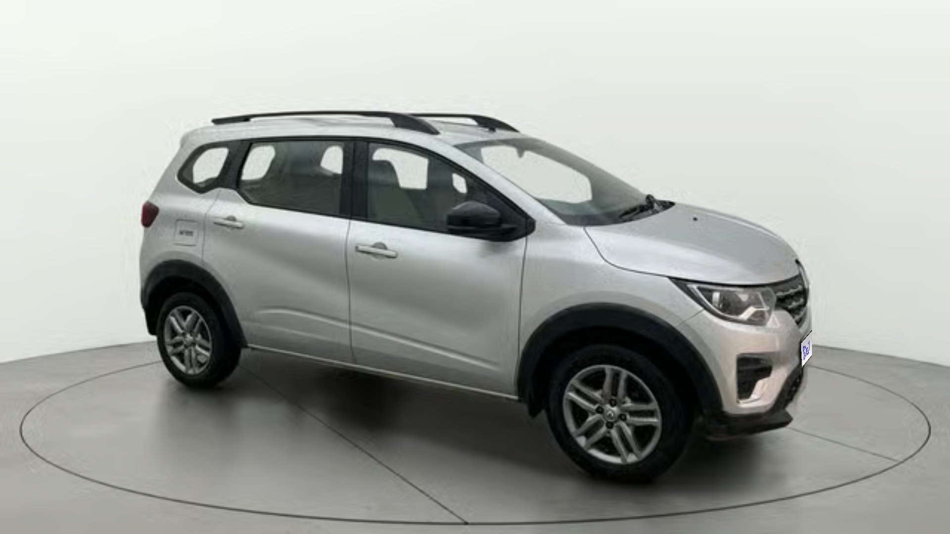 View 2022 Renault Triber RXZ AMT Image 15 Used 2022 Renault Triber RXZ AMT Image 15