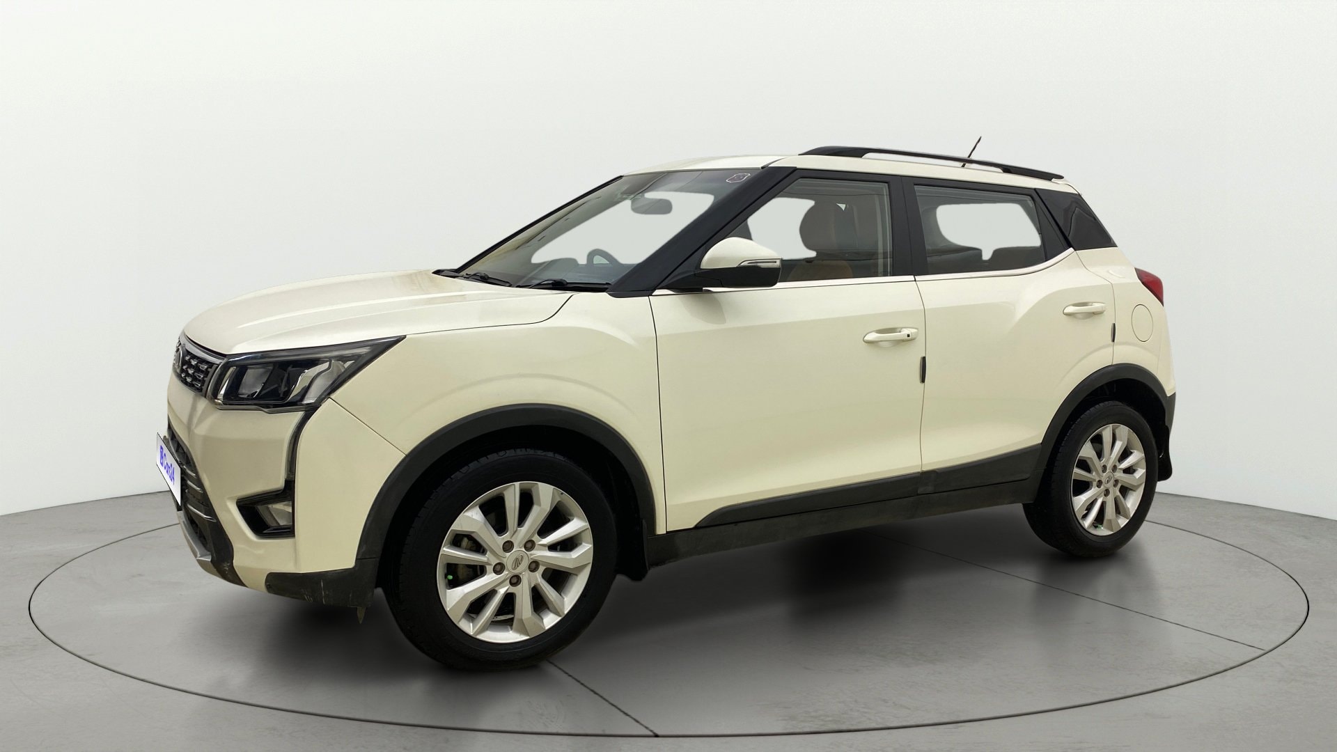 View 2021 Mahindra XUV300 W4 Petrol BS IV Image 22 Used 2021 Mahindra XUV300 W4 Petrol BS IV Image 22