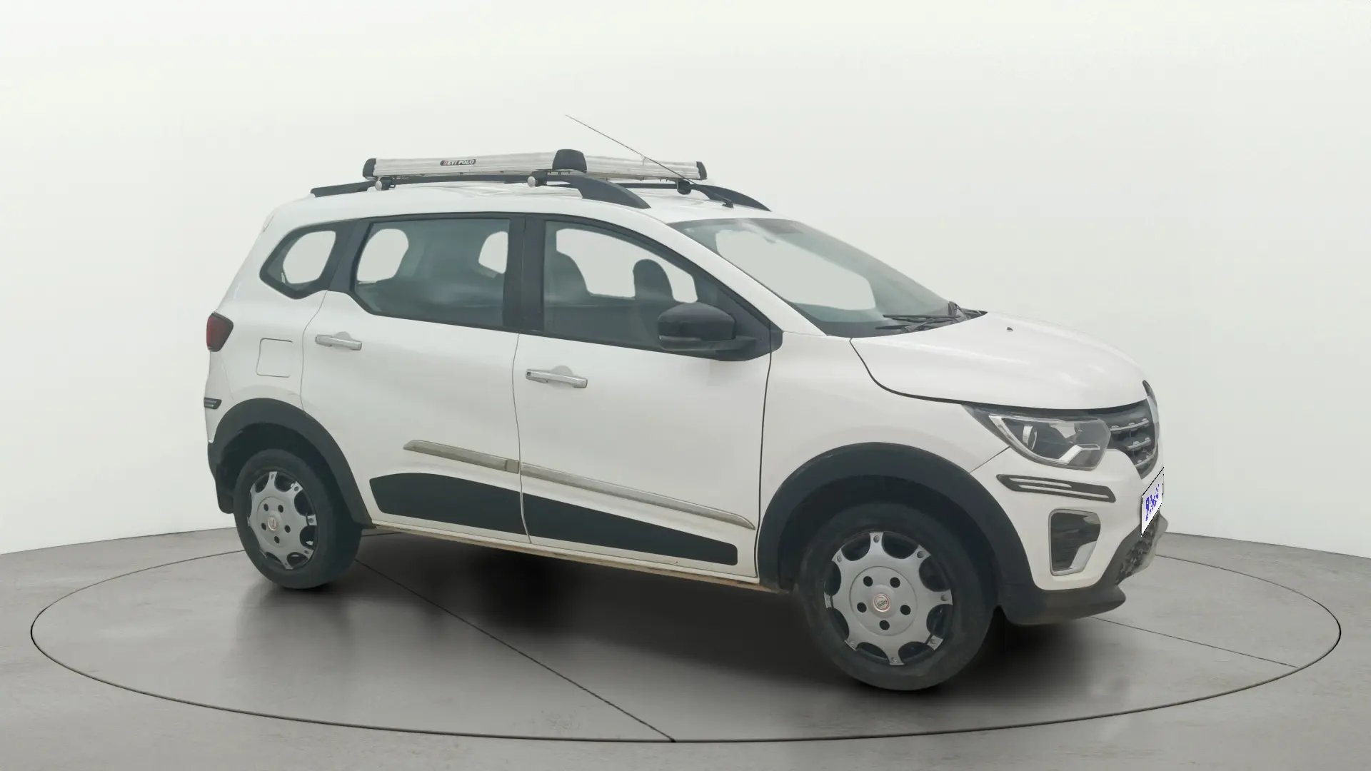 View 2023 Renault Triber RXZ AMT Image 22 Used 2023 Renault Triber RXZ AMT Image 22