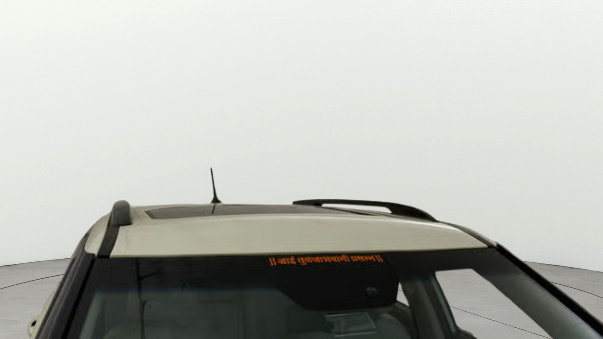 View 2021 Mahindra XUV300 W4 Petrol BS IV Image 6 Used 2021 Mahindra XUV300 W4 Petrol BS IV Image 6