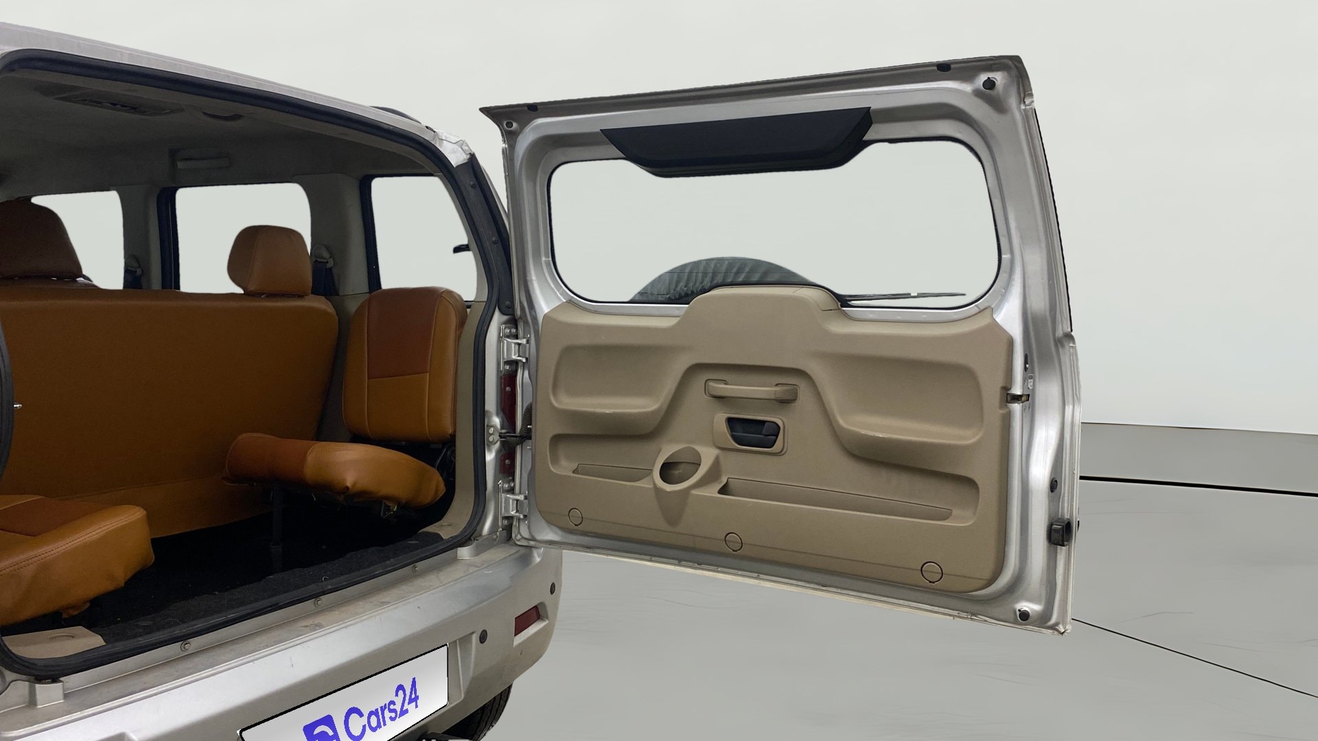 View 2017 Mahindra TUV300 T8 Image 17 Used 2017 Mahindra TUV300 T8 Image 17