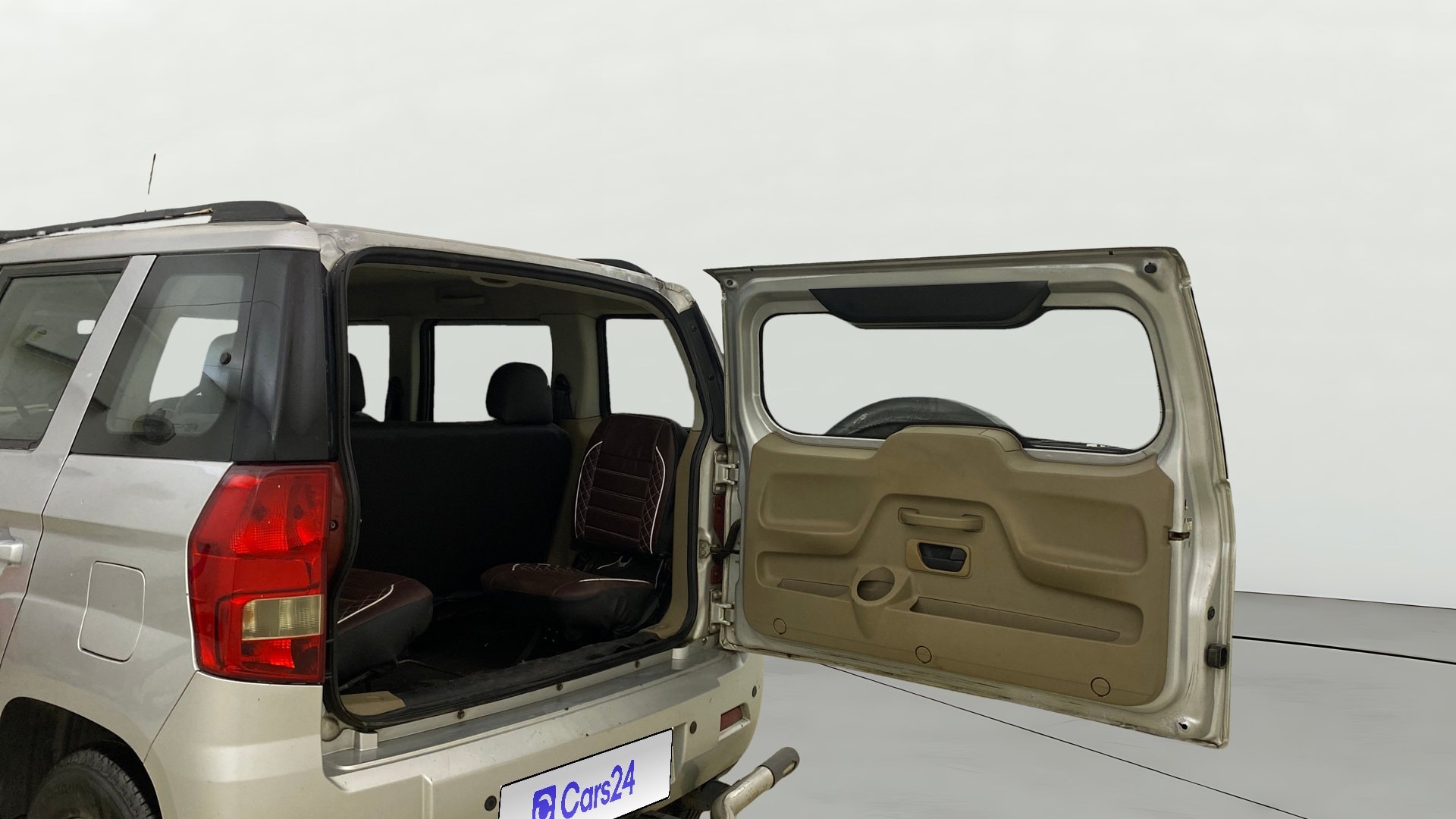 View 2017 Mahindra TUV300 T8 Image 31 Used 2017 Mahindra TUV300 T8 Image 31