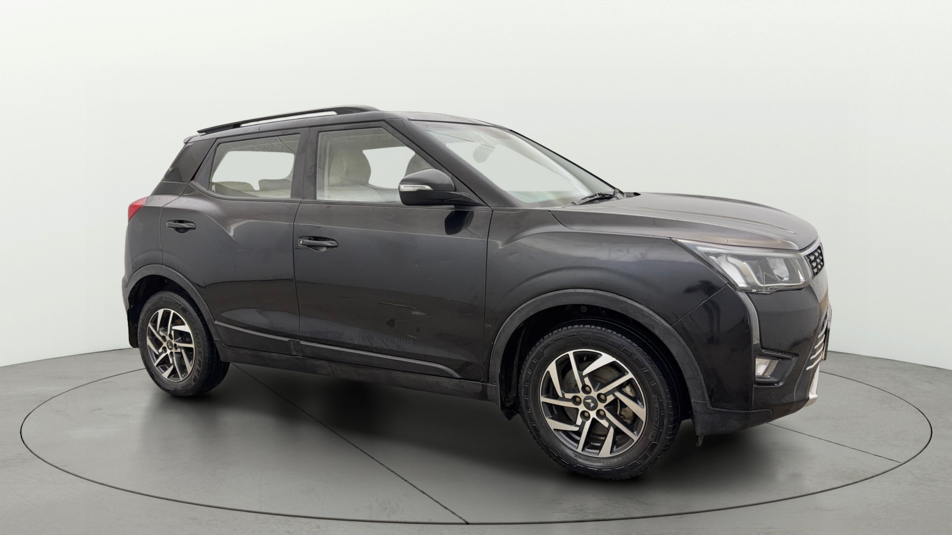 View 2022 Mahindra XUV300 W4 Petrol BS IV Image 23 Used 2022 Mahindra XUV300 W4 Petrol BS IV Image 23