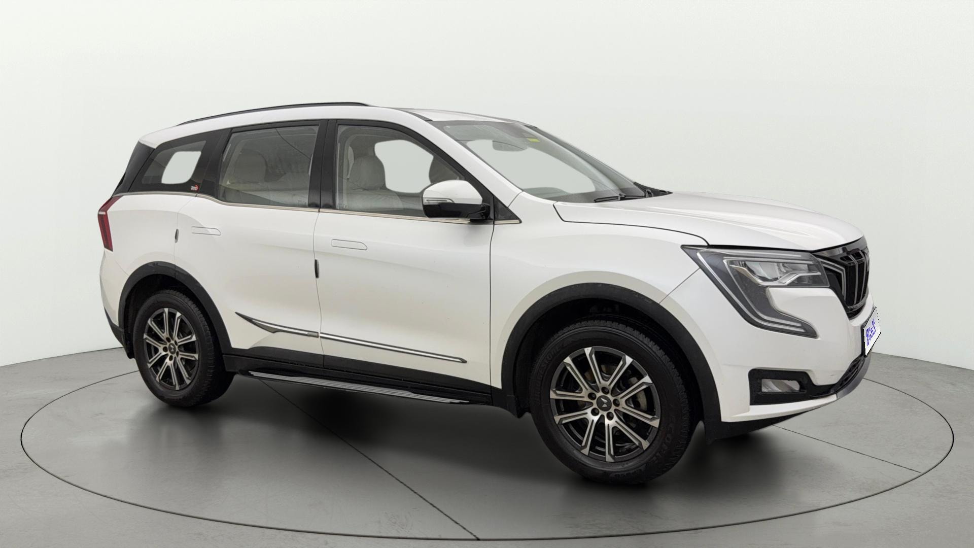 View 2023 Mahindra XUV700 MX Petrol 5 STR Image 24 Used 2023 Mahindra XUV700 MX Petrol 5 STR Image 24