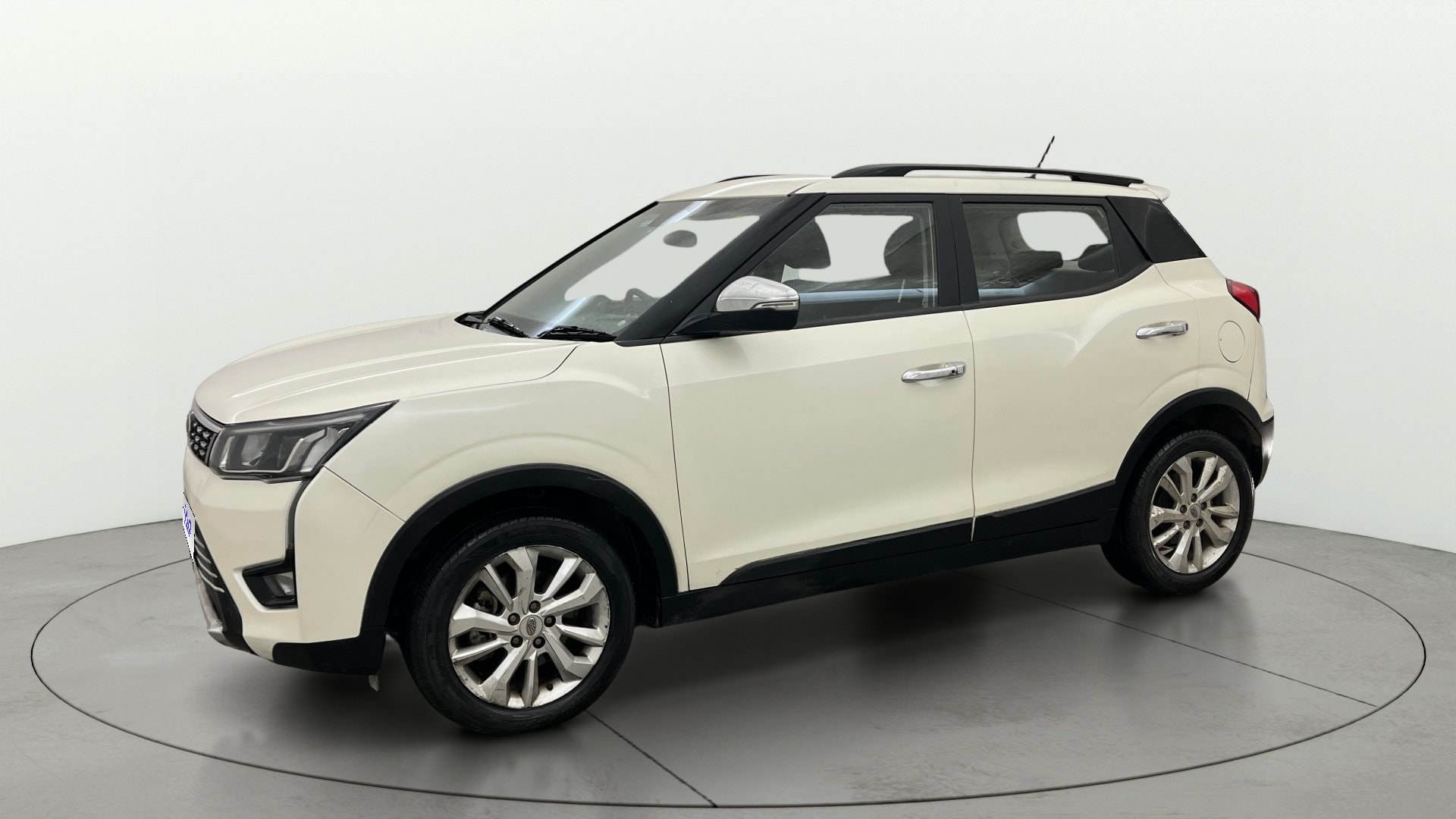 View 2019 Mahindra XUV300 W4 Petrol BS IV Image 37 Used 2019 Mahindra XUV300 W4 Petrol BS IV Image 37