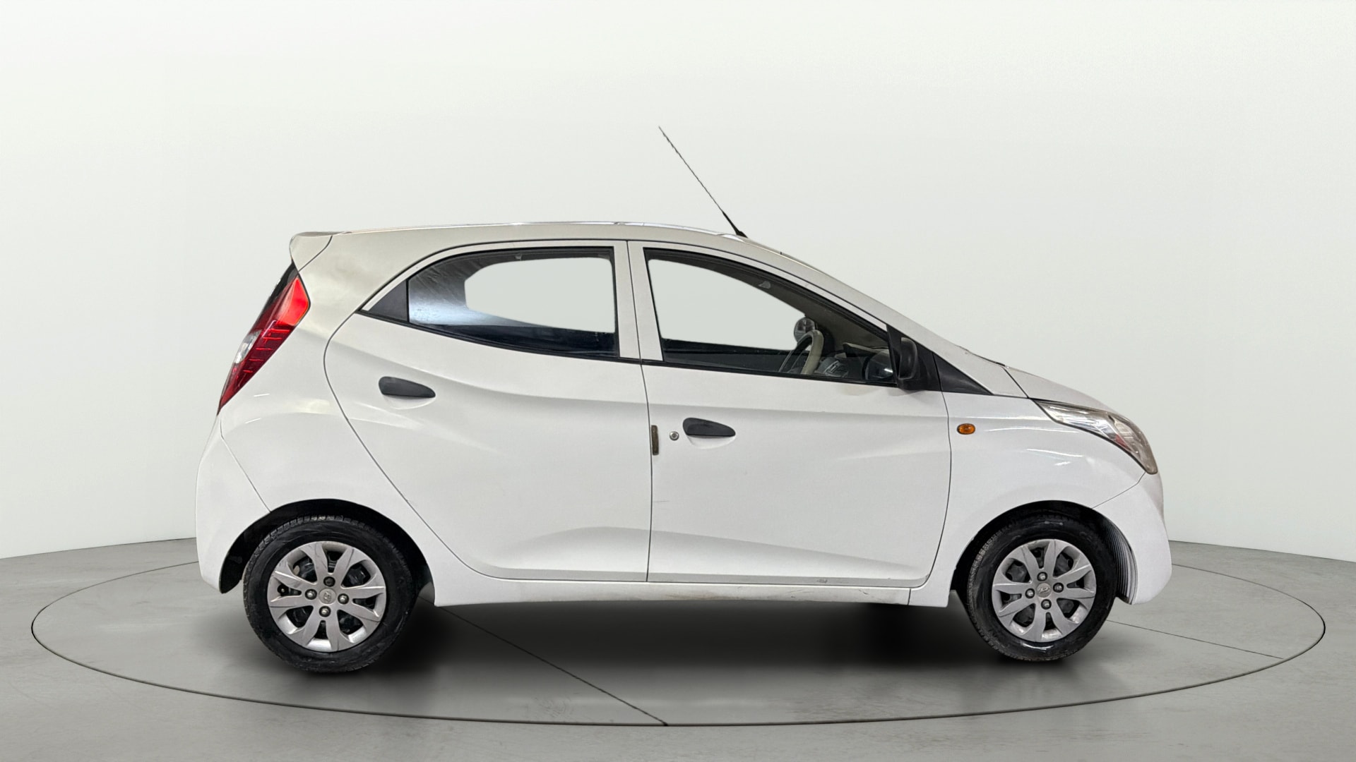 View 2017 Hyundai EON Magna Plus Image 8 Used 2017 Hyundai EON Magna Plus Image 8