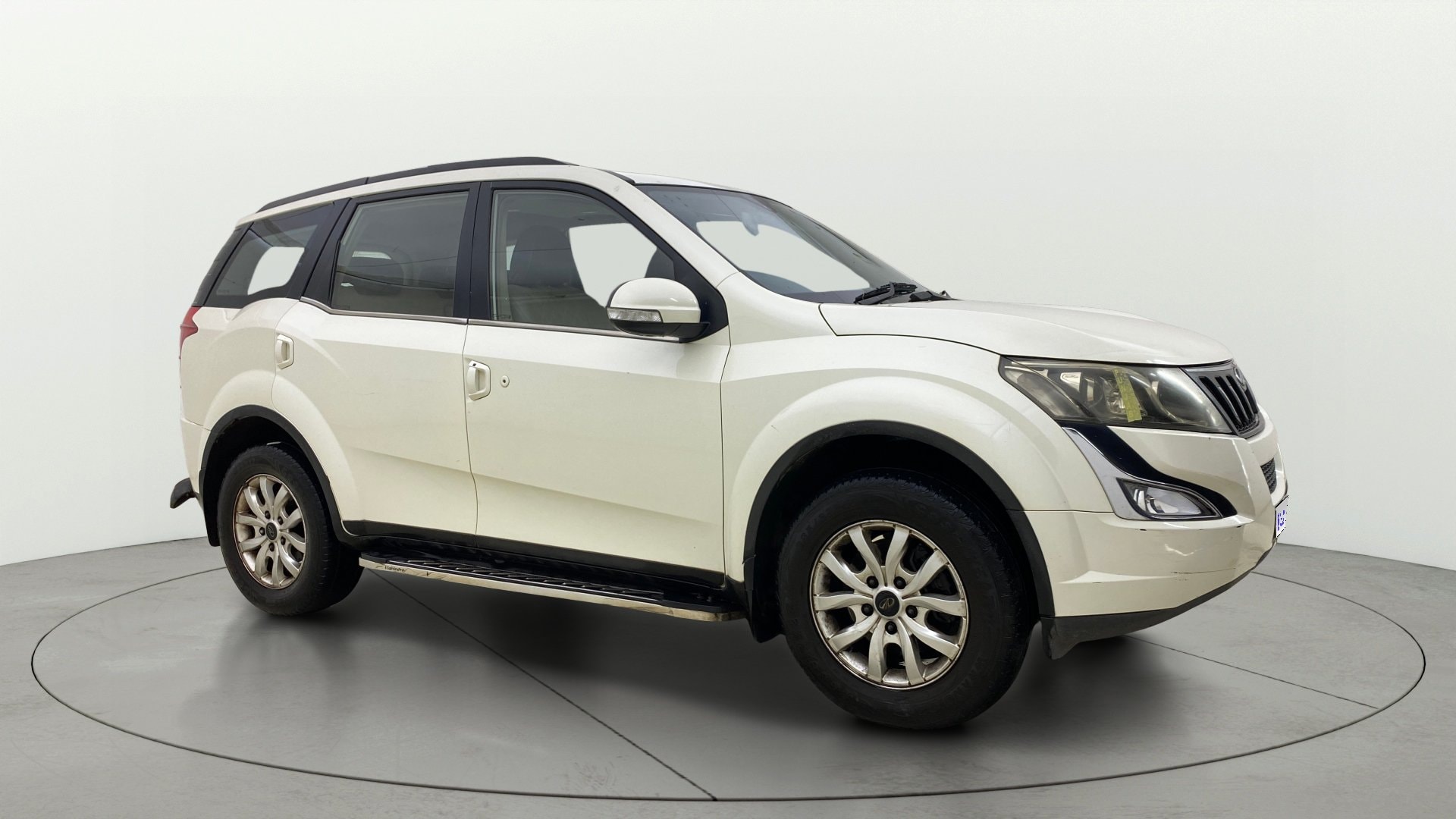 View 2015 Mahindra XUV500 W10 FWD Image 15 Used 2015 Mahindra XUV500 W10 FWD Image 15