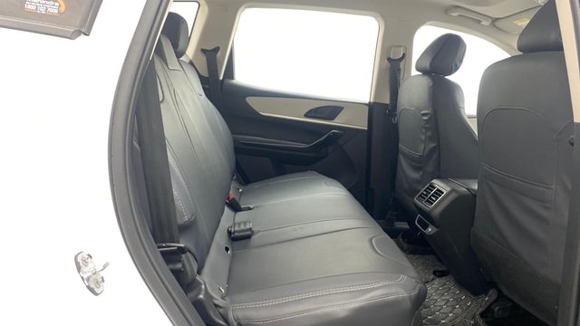 View Mahindra XUV700 Image 30 Used Mahindra XUV700 Image 30