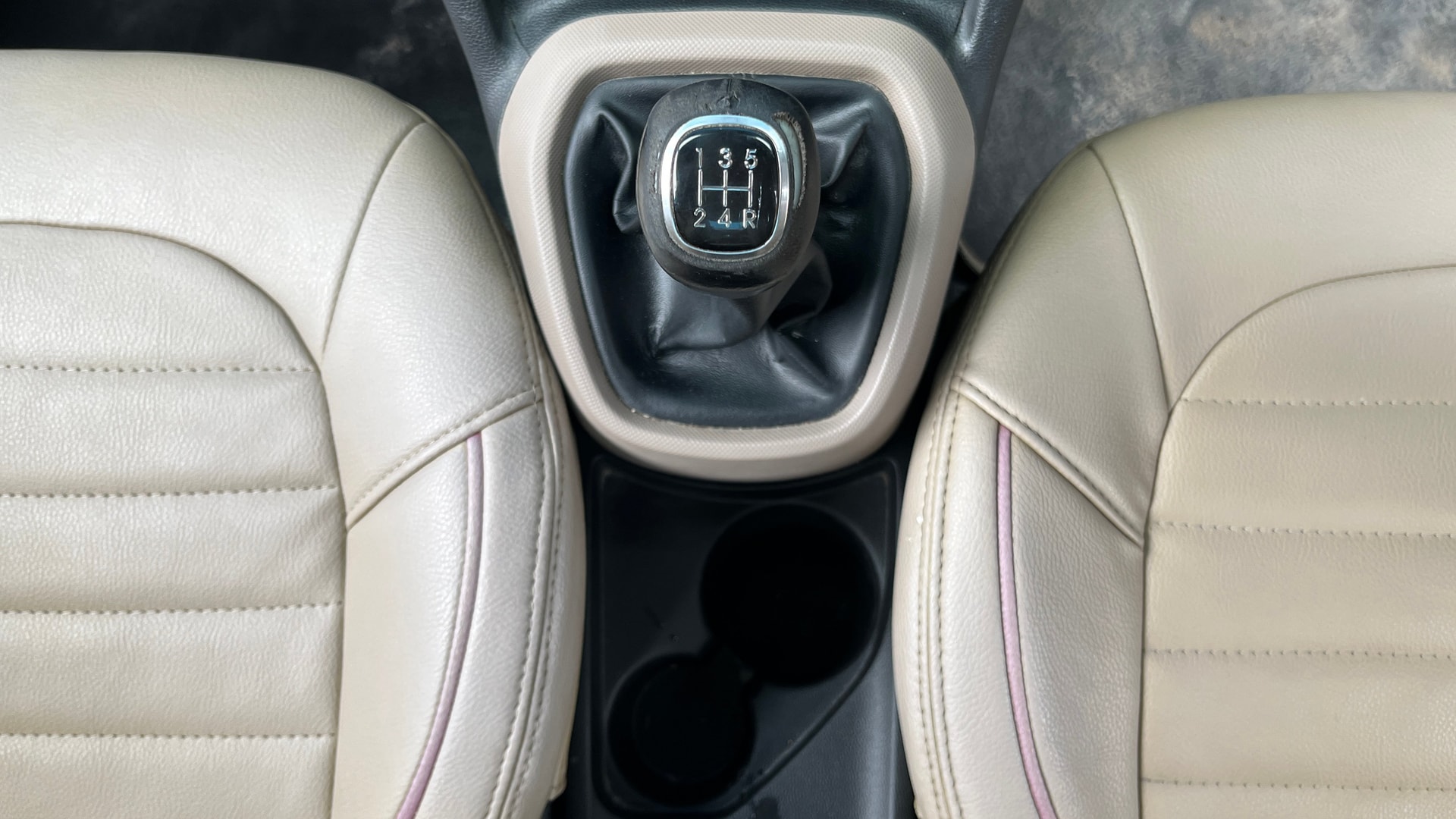 View 2014 Hyundai Xcent SX Petrol (O) Image 40 Used 2014 Hyundai Xcent SX Petrol (O) Image 40