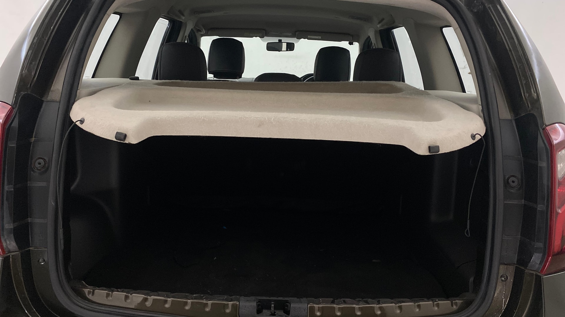 View 2020 Renault Duster Petrol RXZ Image 10 Used 2020 Renault Duster Petrol RXZ Image 10
