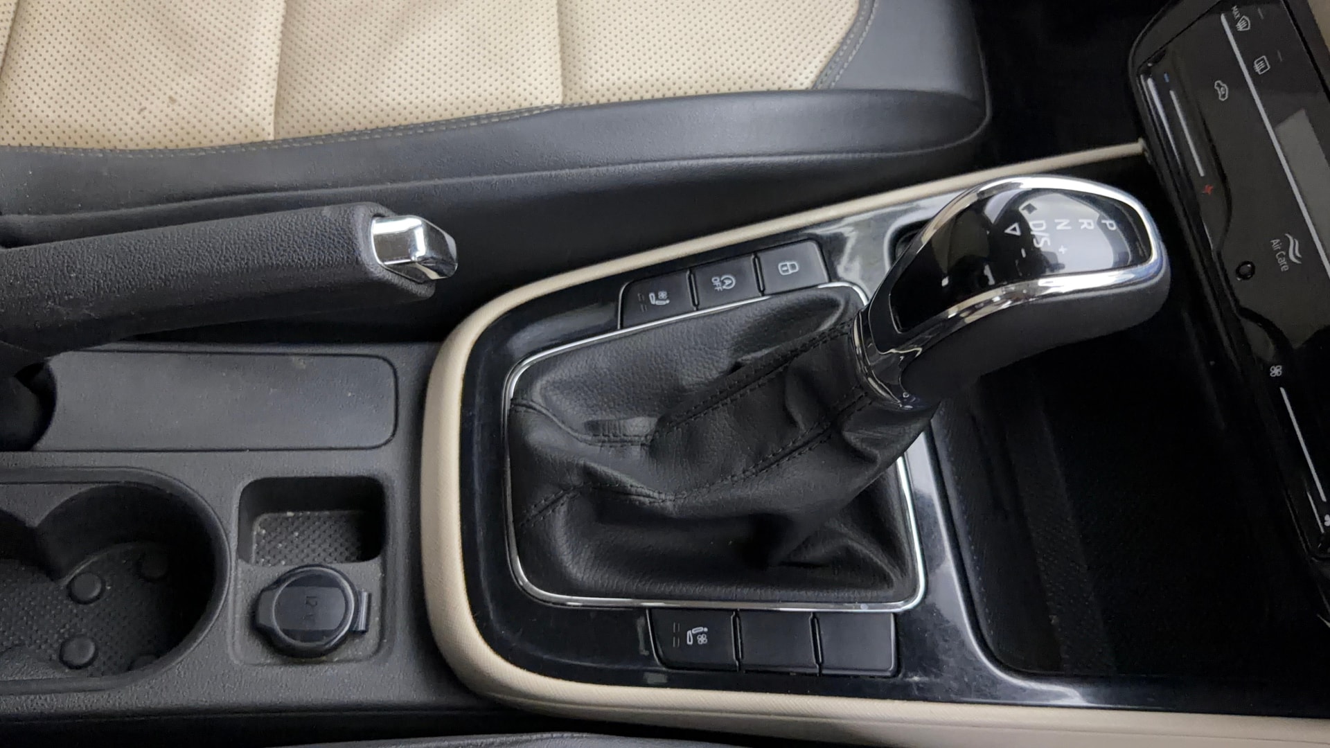 View 2022 Skoda Slavia Style 1.0 TSI AT Image 41 Used 2022 Skoda Slavia Style 1.0 TSI AT Image 41