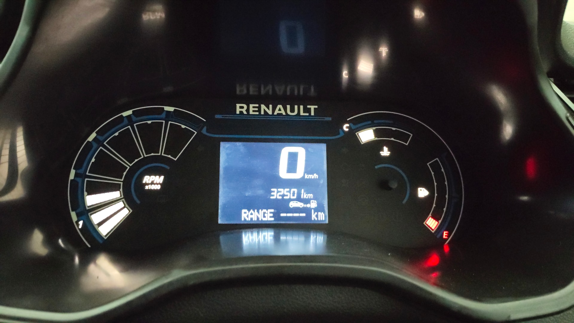 View 2022 Renault Triber RXT Image 35 Used 2022 Renault Triber RXT Image 35