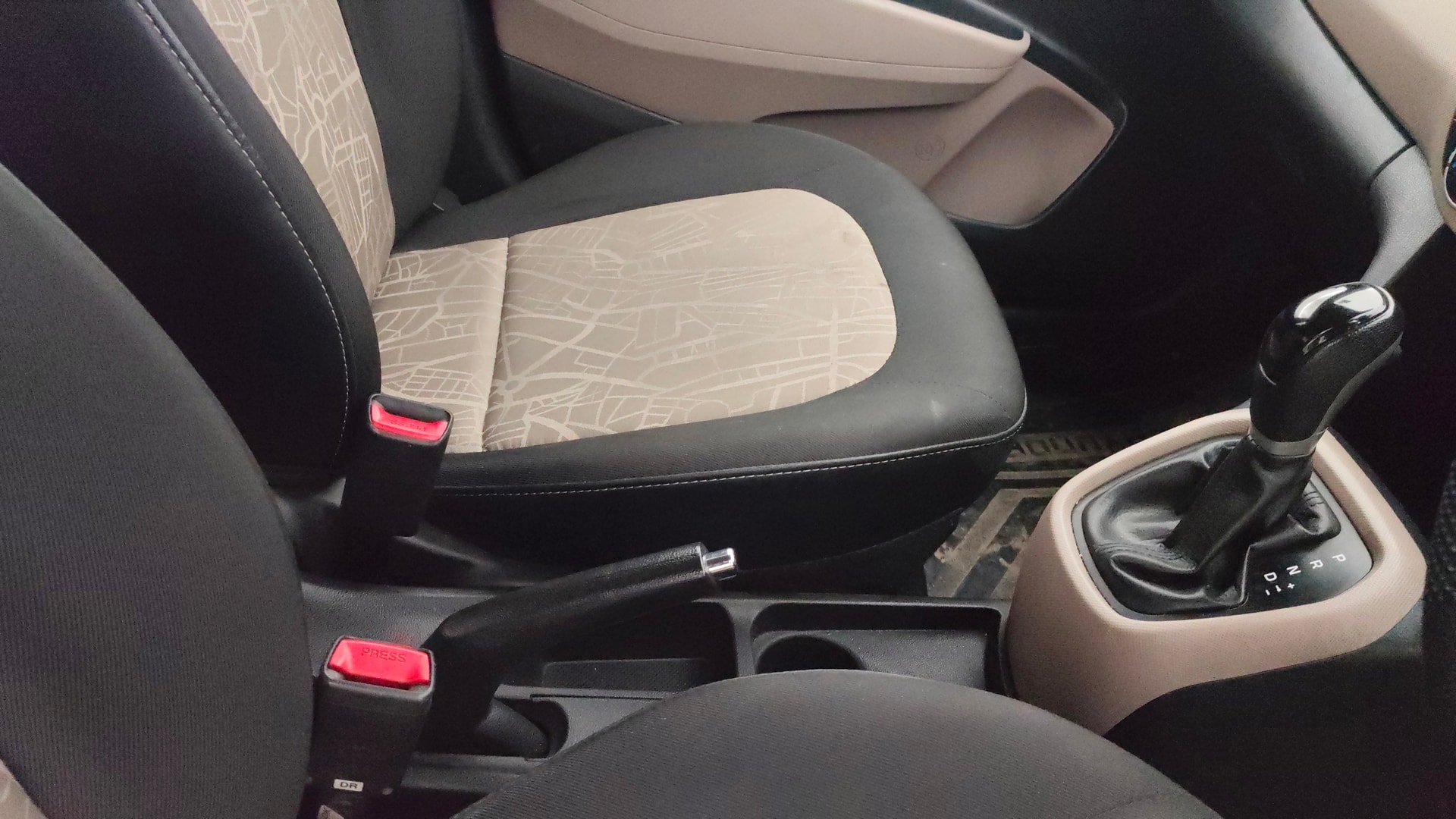 View 2017 Hyundai Grand i10 1.2 Sportz Petrol AT Image 38 Used 2017 Hyundai Grand i10 1.2 Sportz Petrol AT Image 38