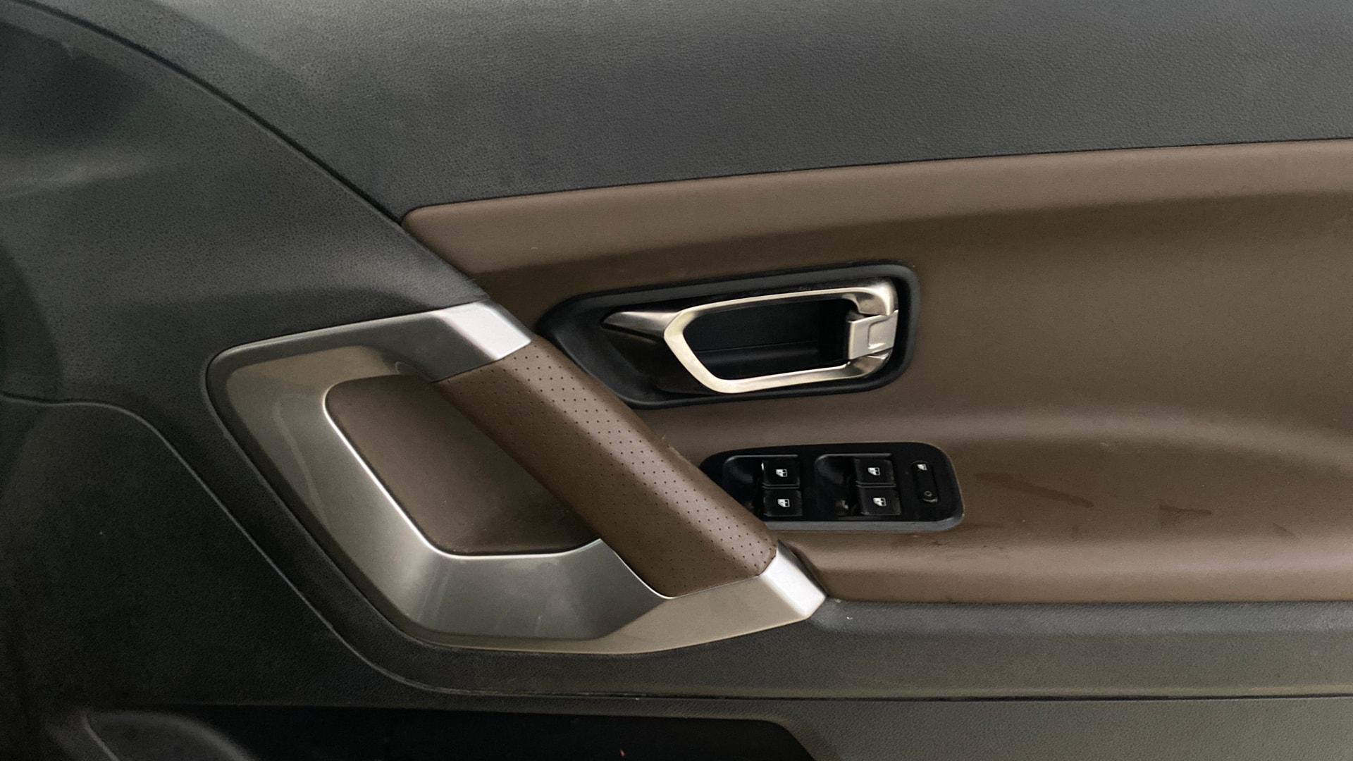 View 2019 Tata Harrier XE Image 33 Used 2019 Tata Harrier XE Image 33