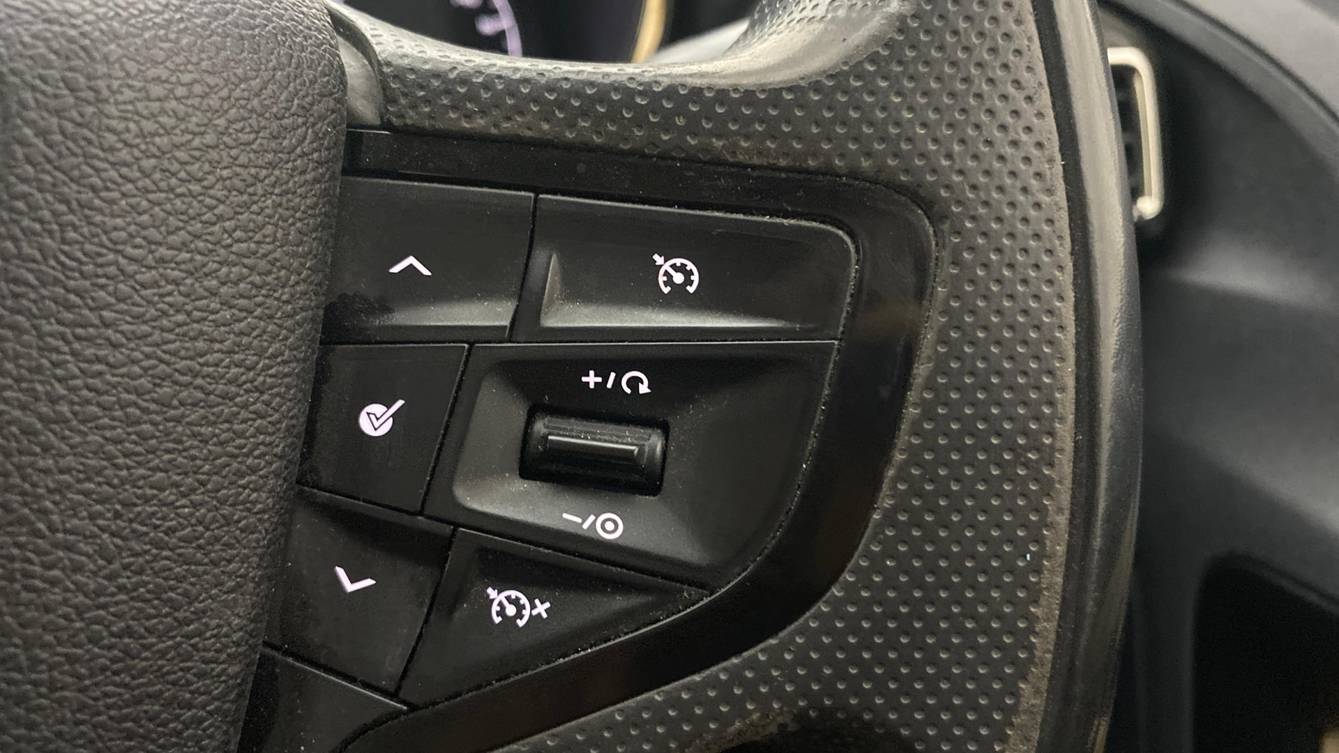 View 2022 Tata Harrier XE Image 3 Used 2022 Tata Harrier XE Image 3